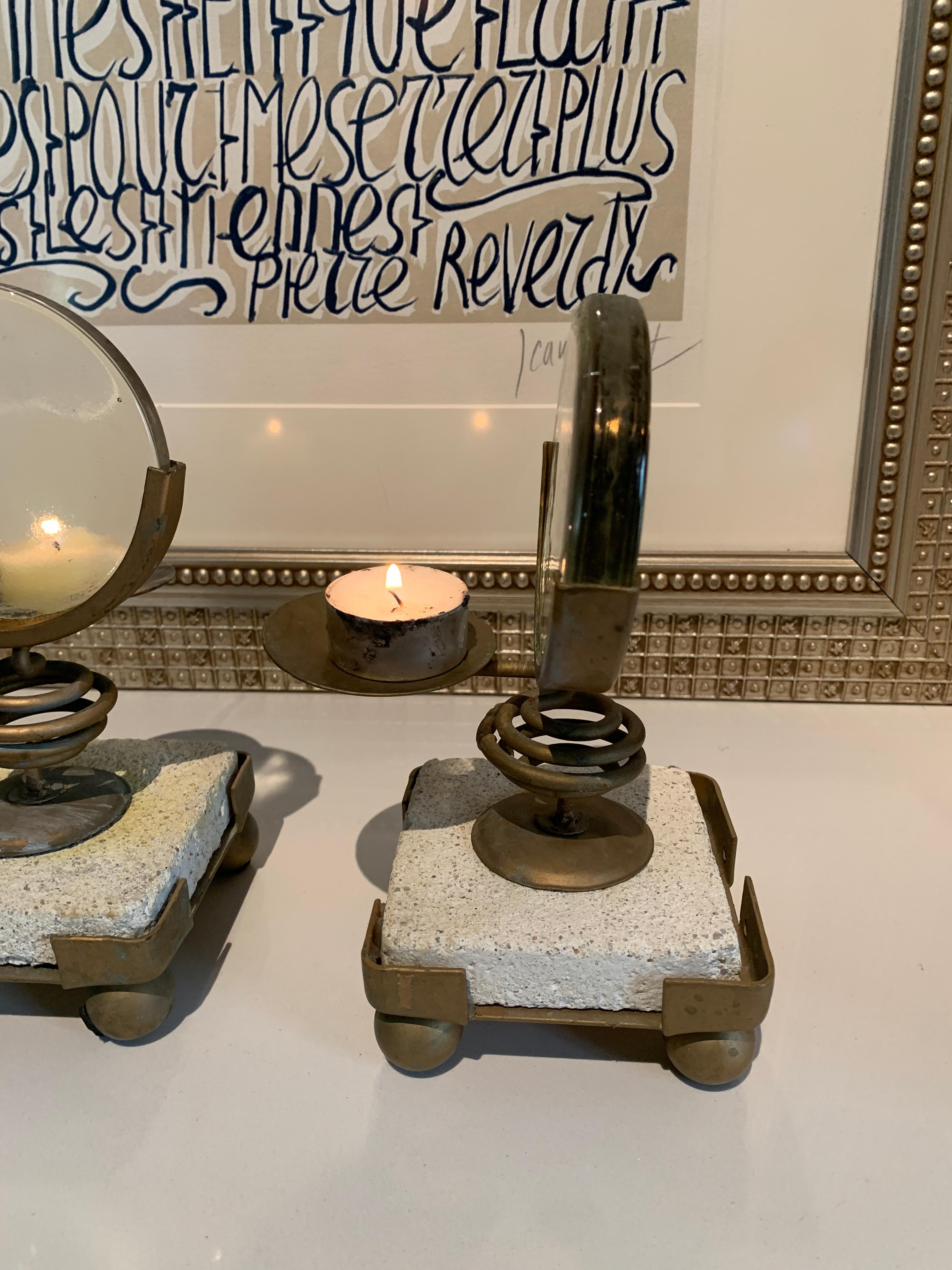 Vergrößerungs-Kerzenhalter auf Stein und Metallständer, Paar (Volkskunst) im Angebot