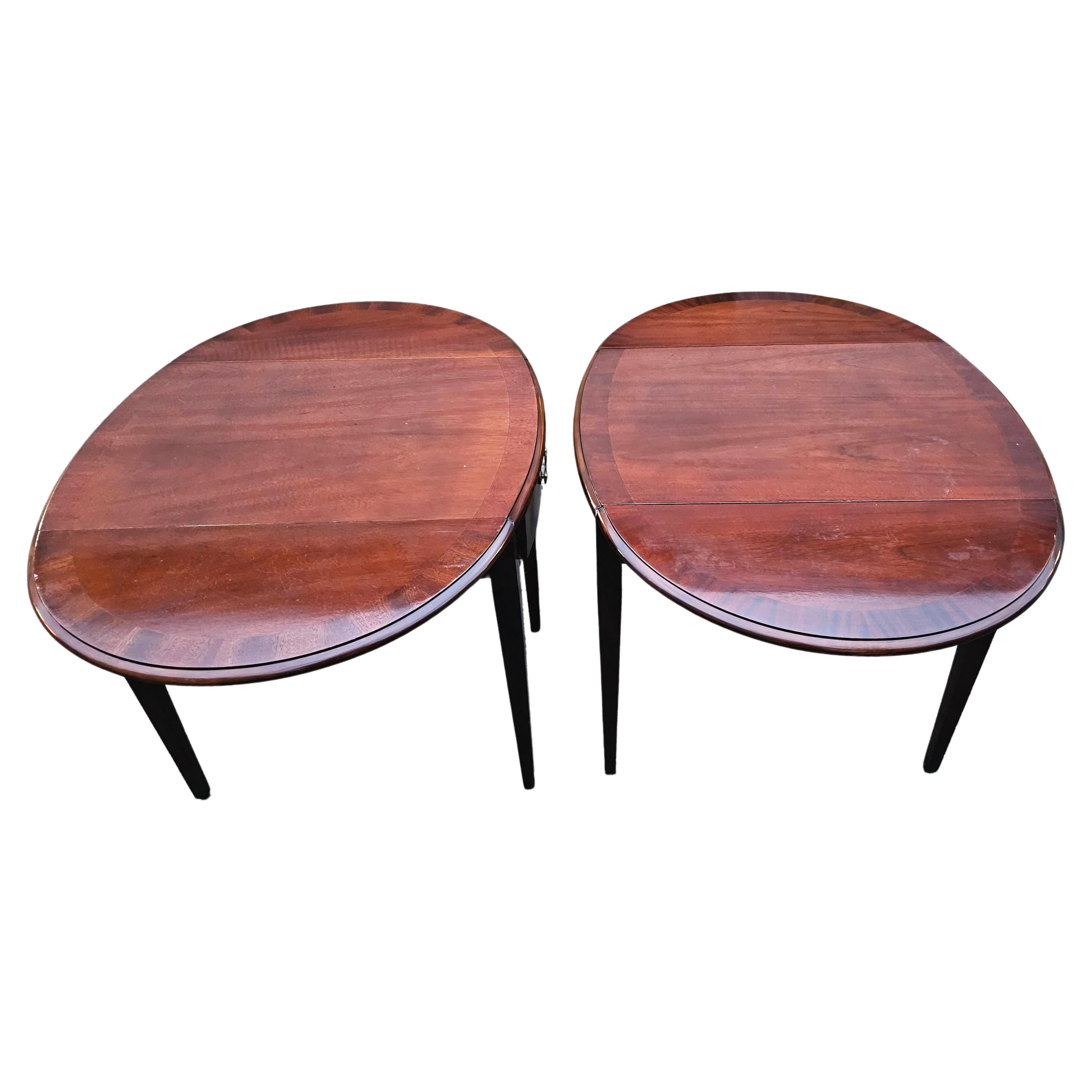 Pair of Magogany Banded and Satinwood Inlaid Pembroke Drop-Leaf Side Tables In Good Condition In Germantown, MD