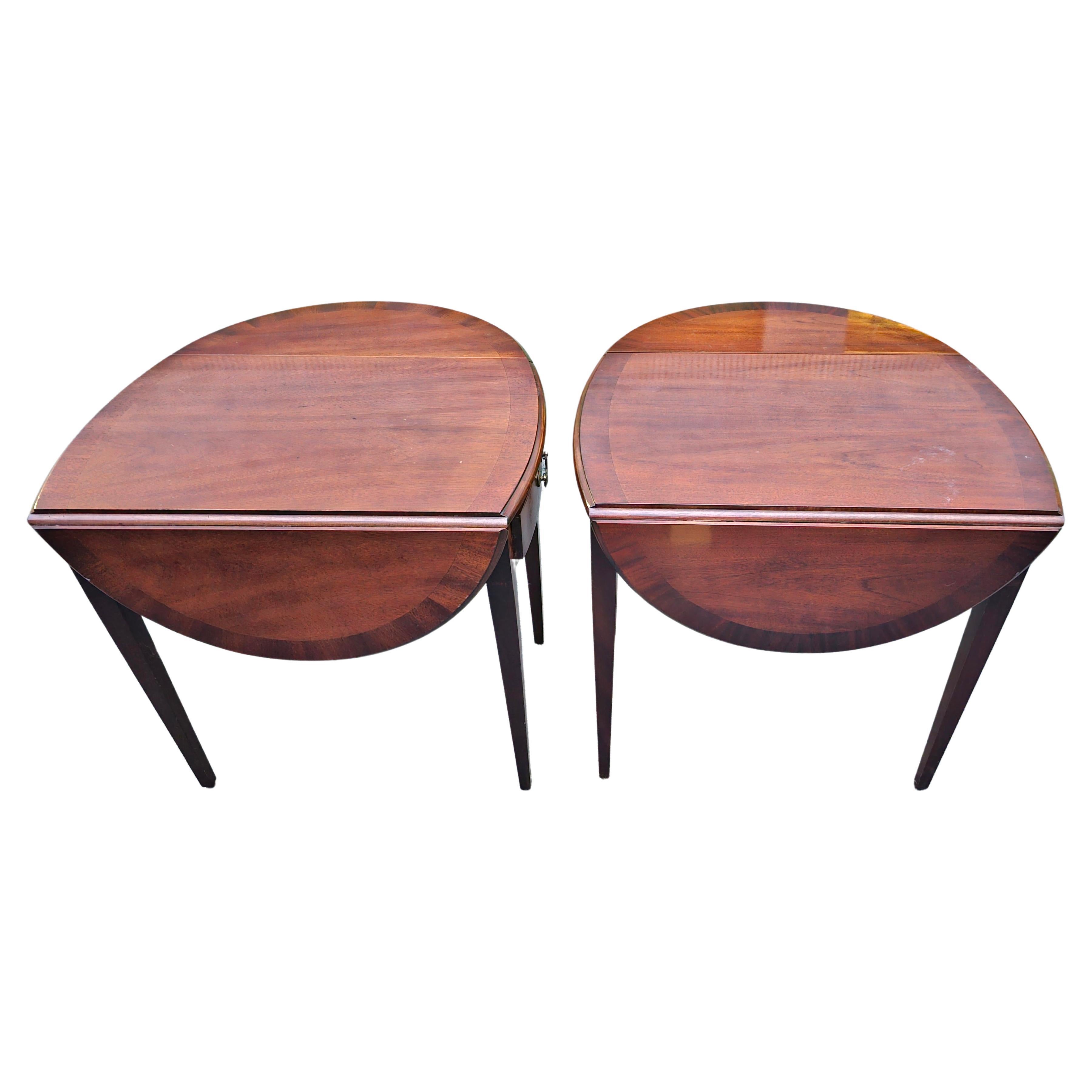 20th Century Pair of Magogany Banded and Satinwood Inlaid Pembroke Drop-Leaf Side Tables