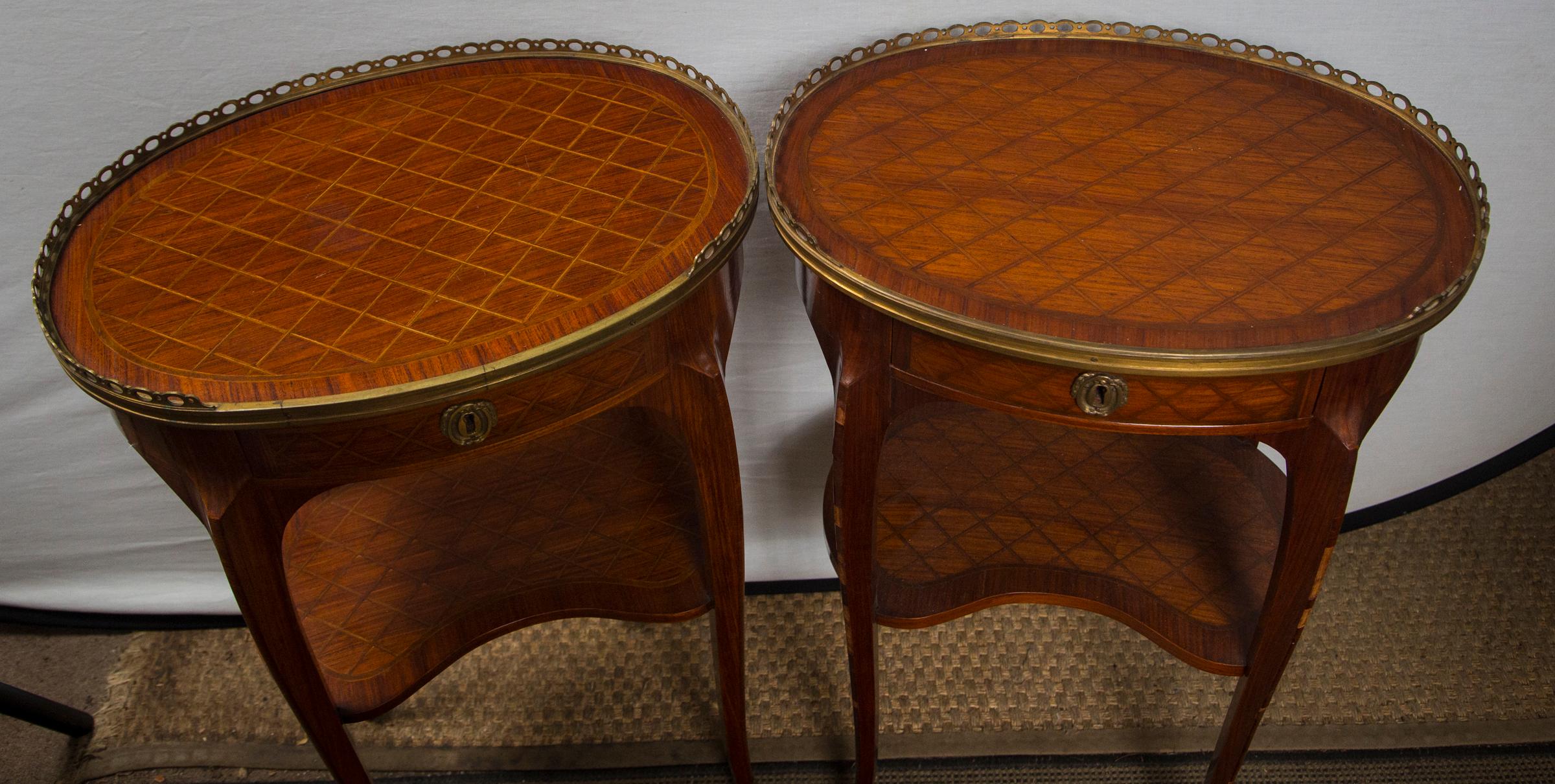 Restauration Pair of Mahogany and Brass Inlaid End Tables For Sale
