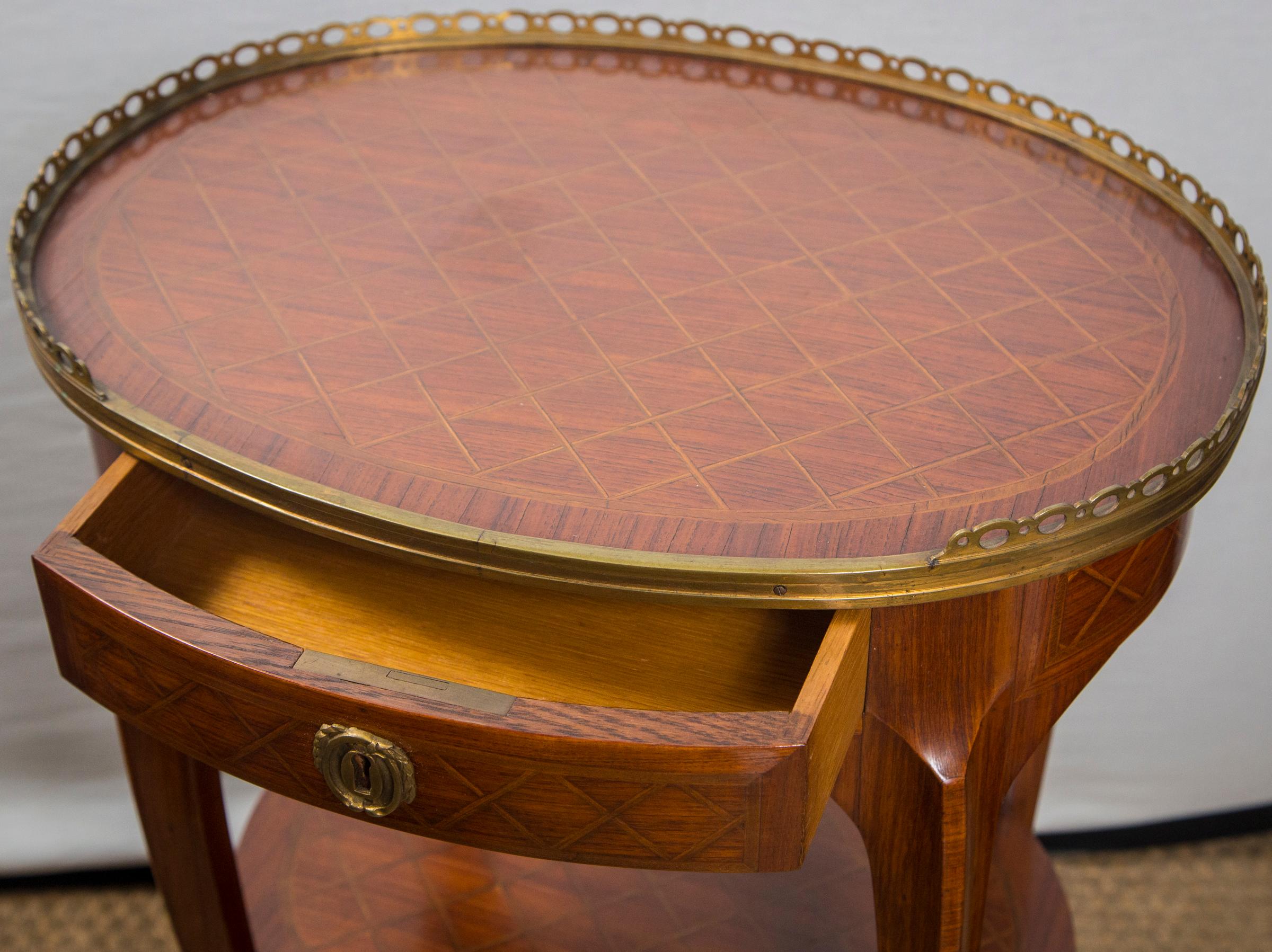 20th Century Pair of Mahogany and Brass Inlaid End Tables For Sale