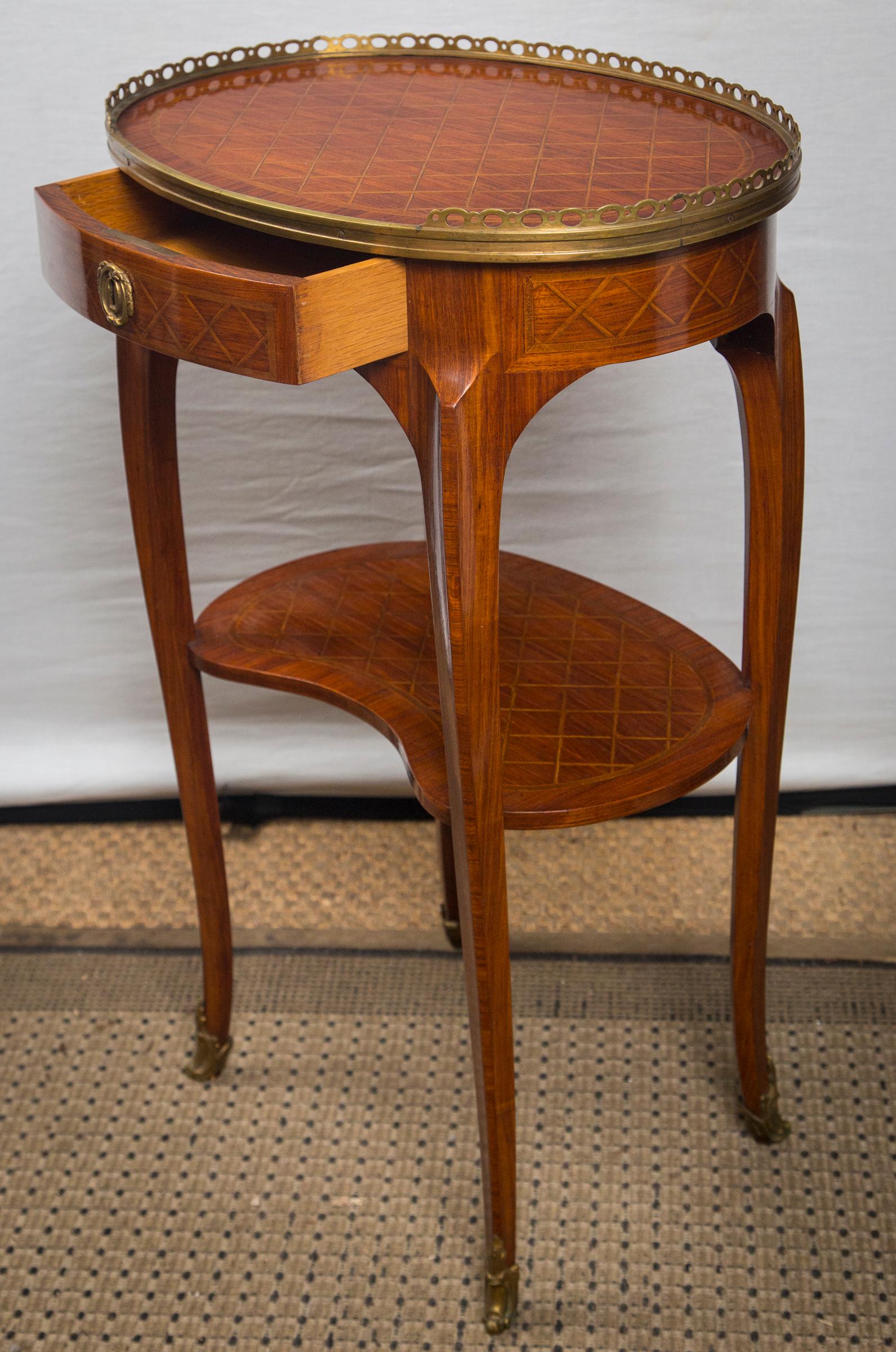 Pair of Mahogany and Brass Inlaid End Tables For Sale 1