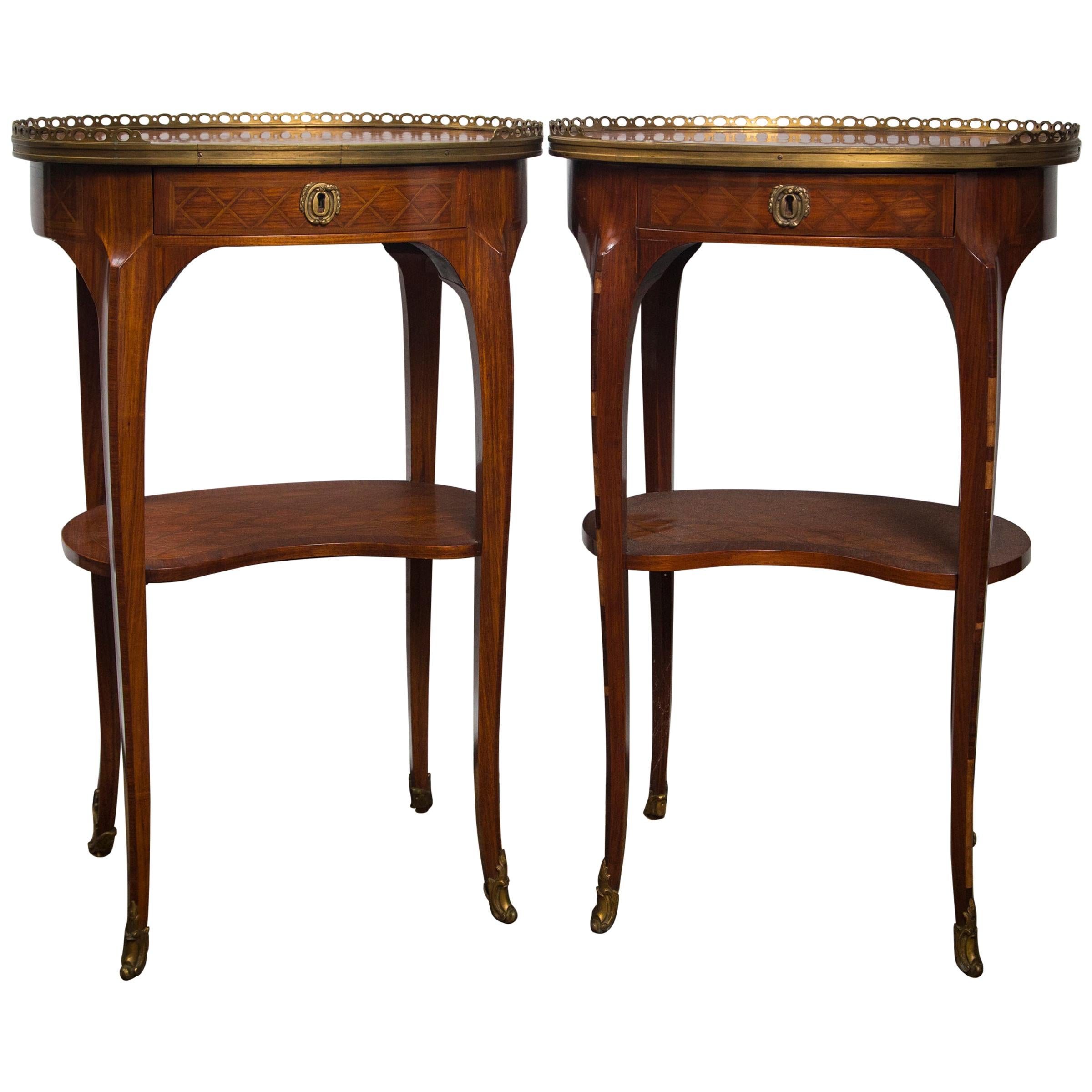 A Pair of Mahogany End Tables at 1stDibs