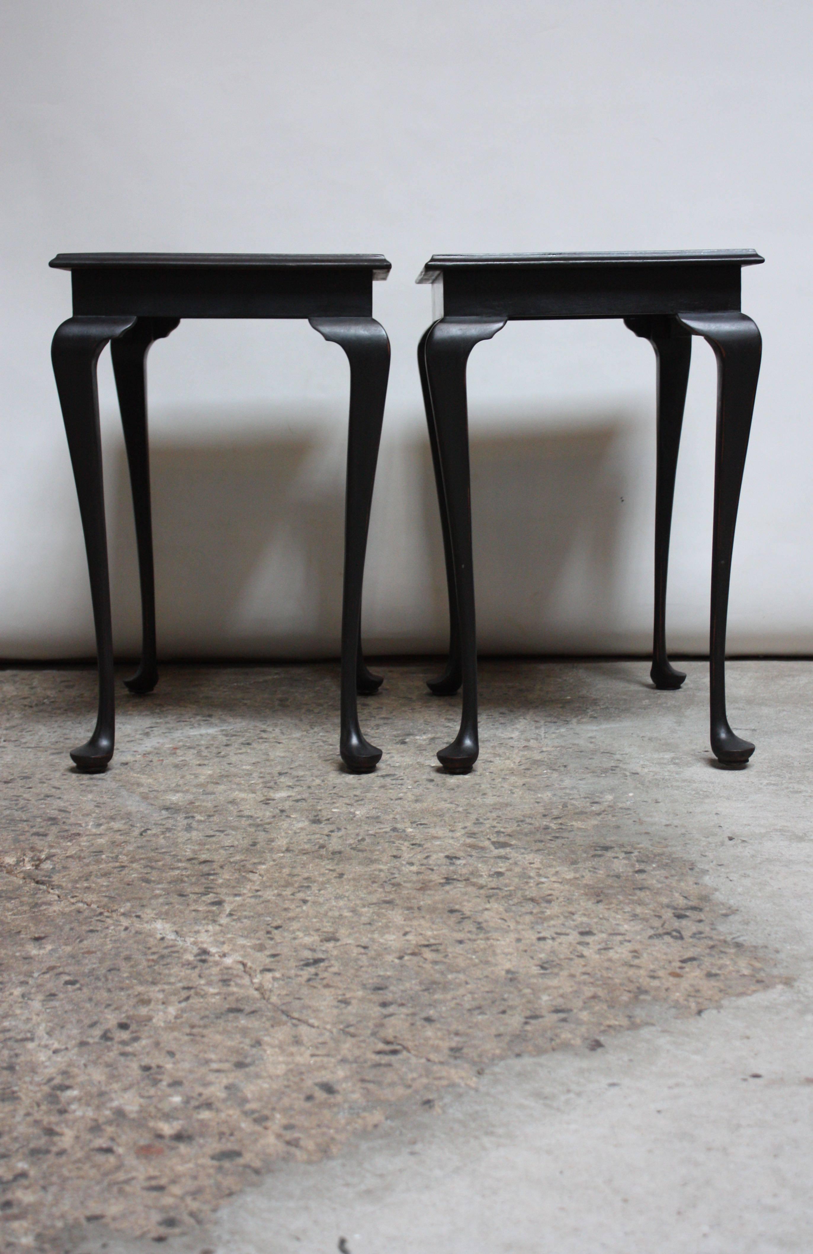 Pair of Mahogany and Ebonized Walnut Chippendale-Style Tall End Tables For Sale 3