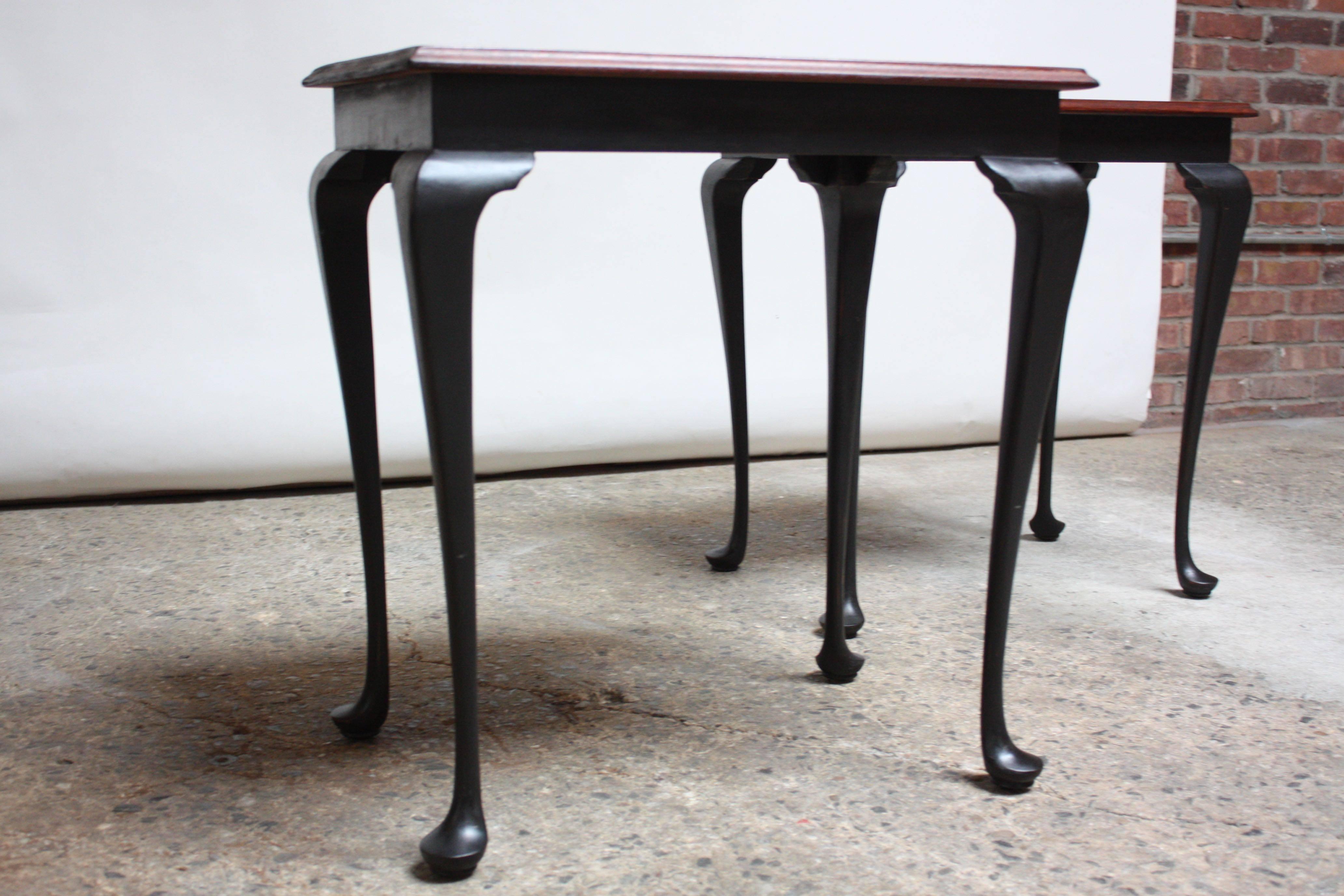 Pair of Mahogany and Ebonized Walnut Chippendale-Style Tall End Tables For Sale 1