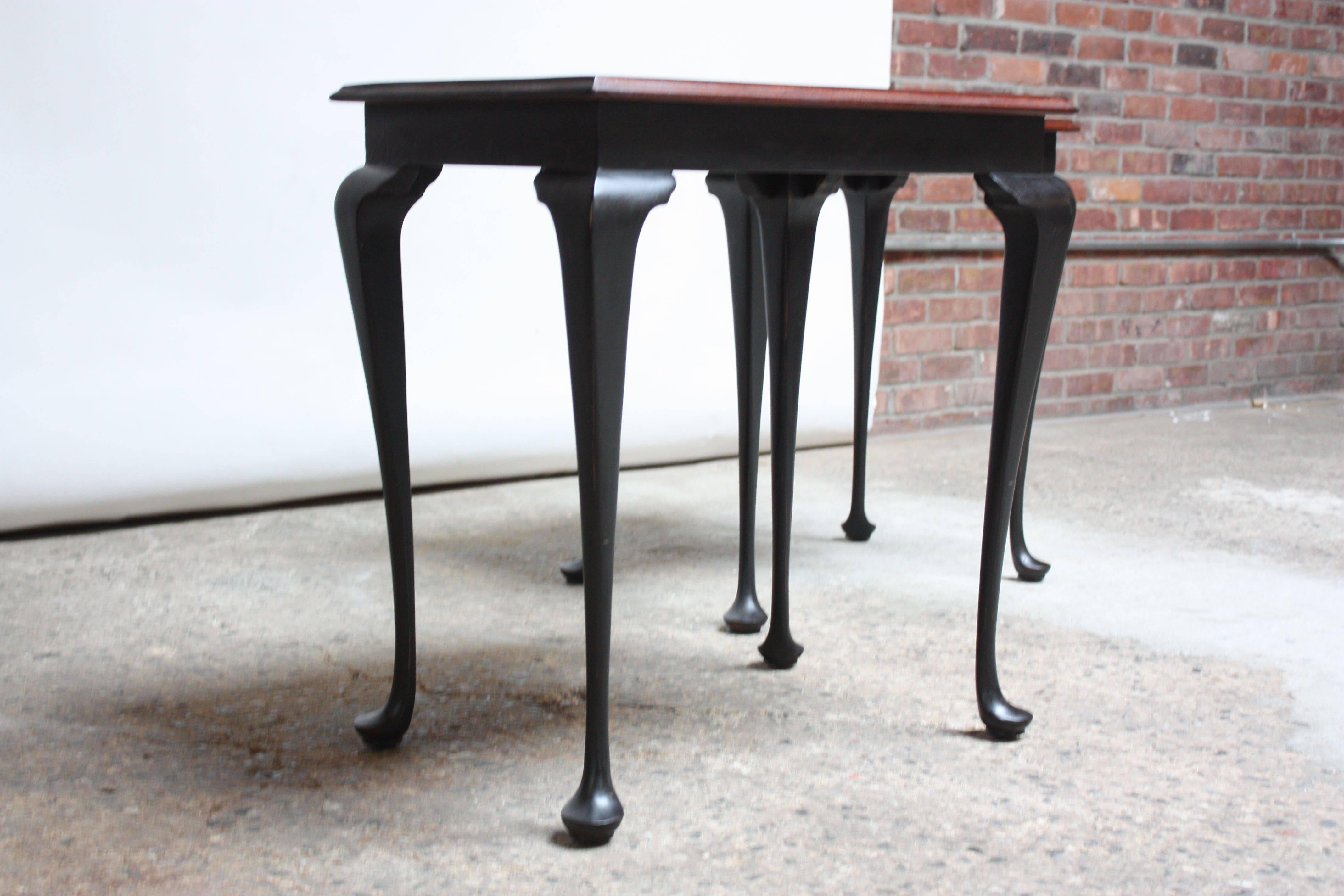 Pair of Mahogany and Ebonized Walnut Chippendale-Style Tall End Tables For Sale 2