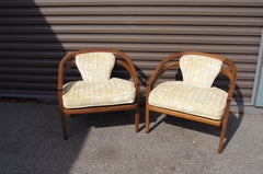 Paire de larges fauteuils en acajou de Baker avec tissu Jack Lenor Larsen