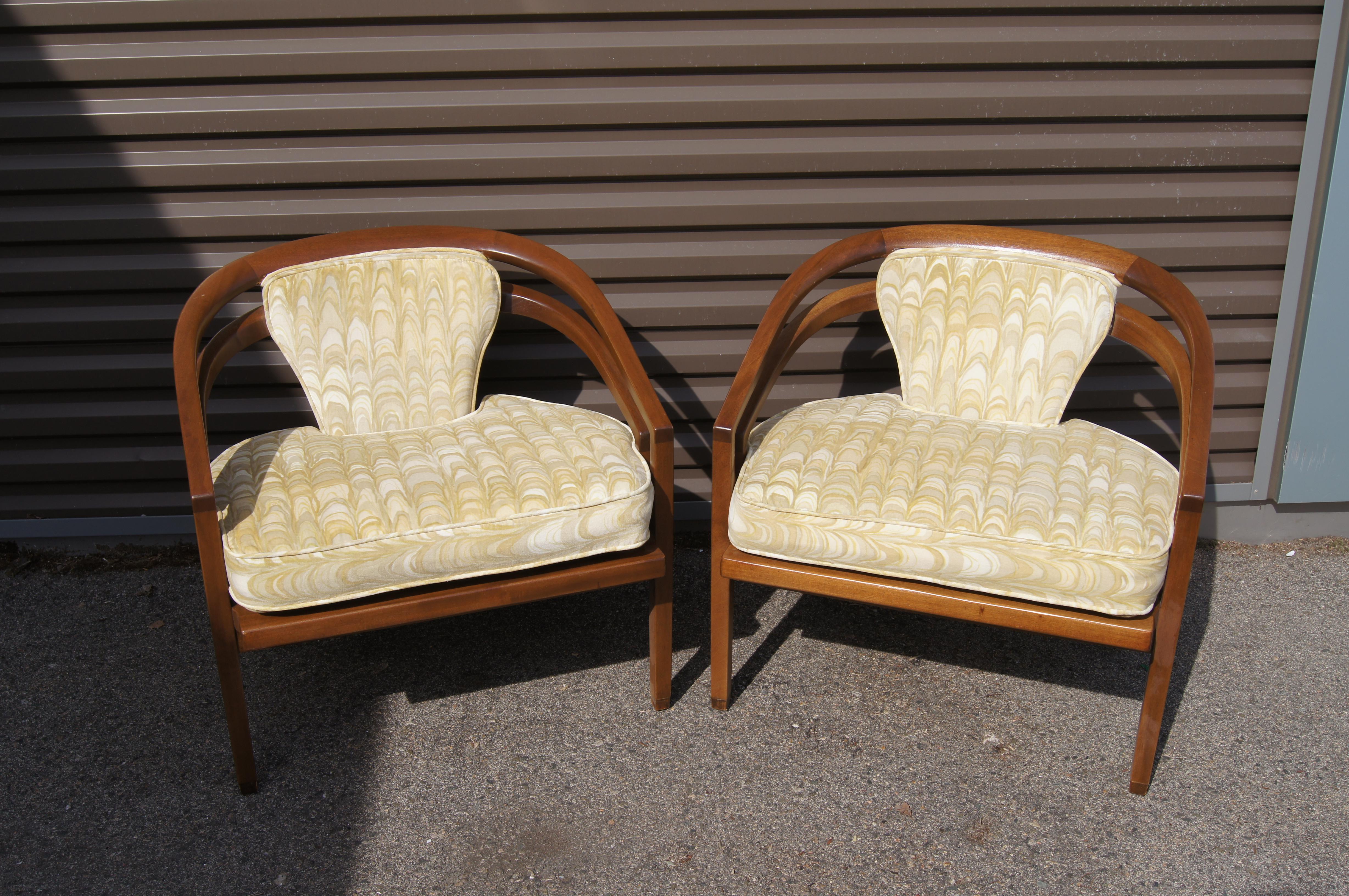 American Classical Pair of Wide Mahogany Armchairs by Baker with Jack Lenor Larsen Textile For Sale