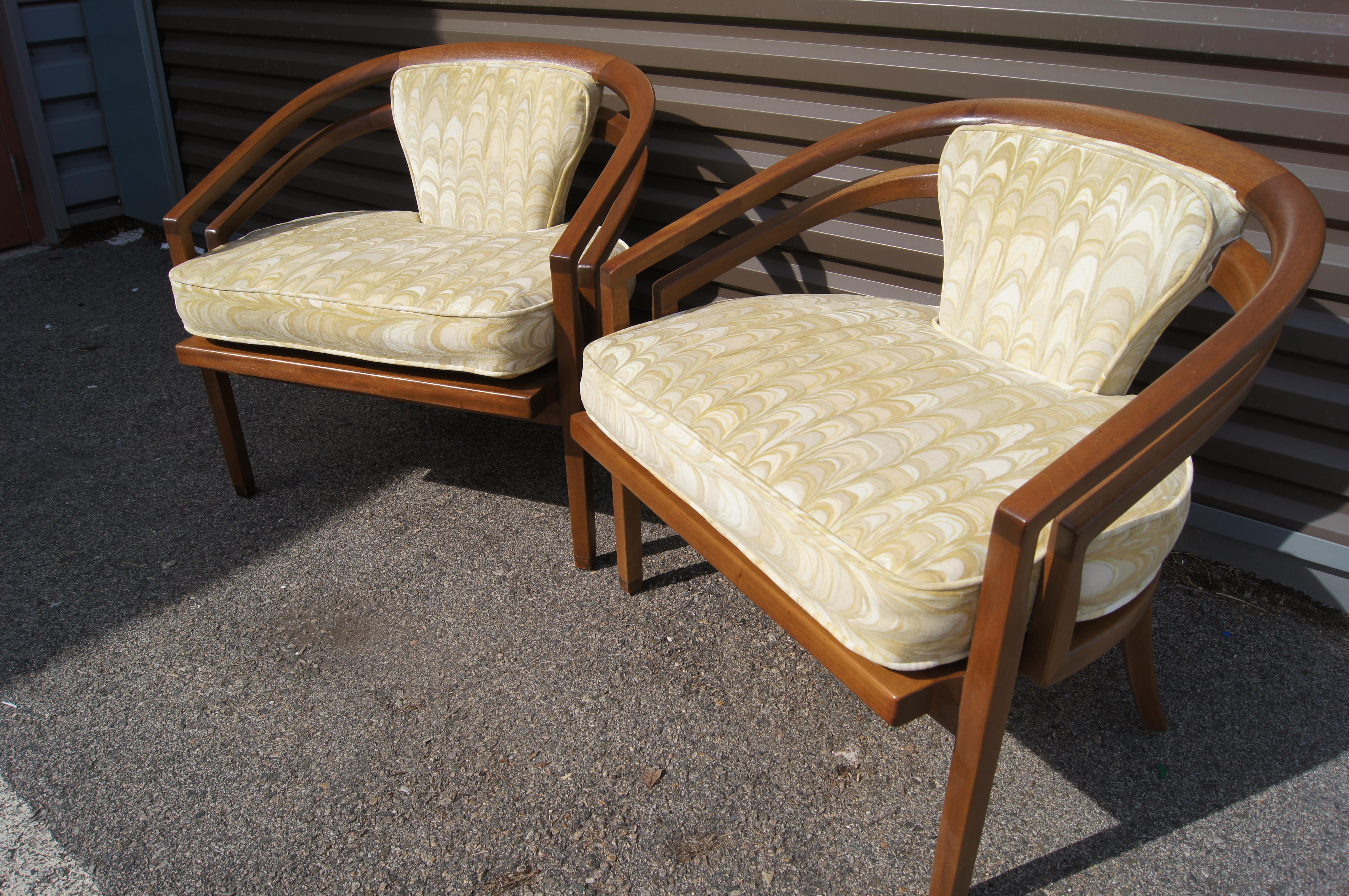 Coppia di ampie poltrone in mogano di Jack Baker con tessuto Jack Lenor Larsen In condizioni buone in vendita a Dorchester, MA