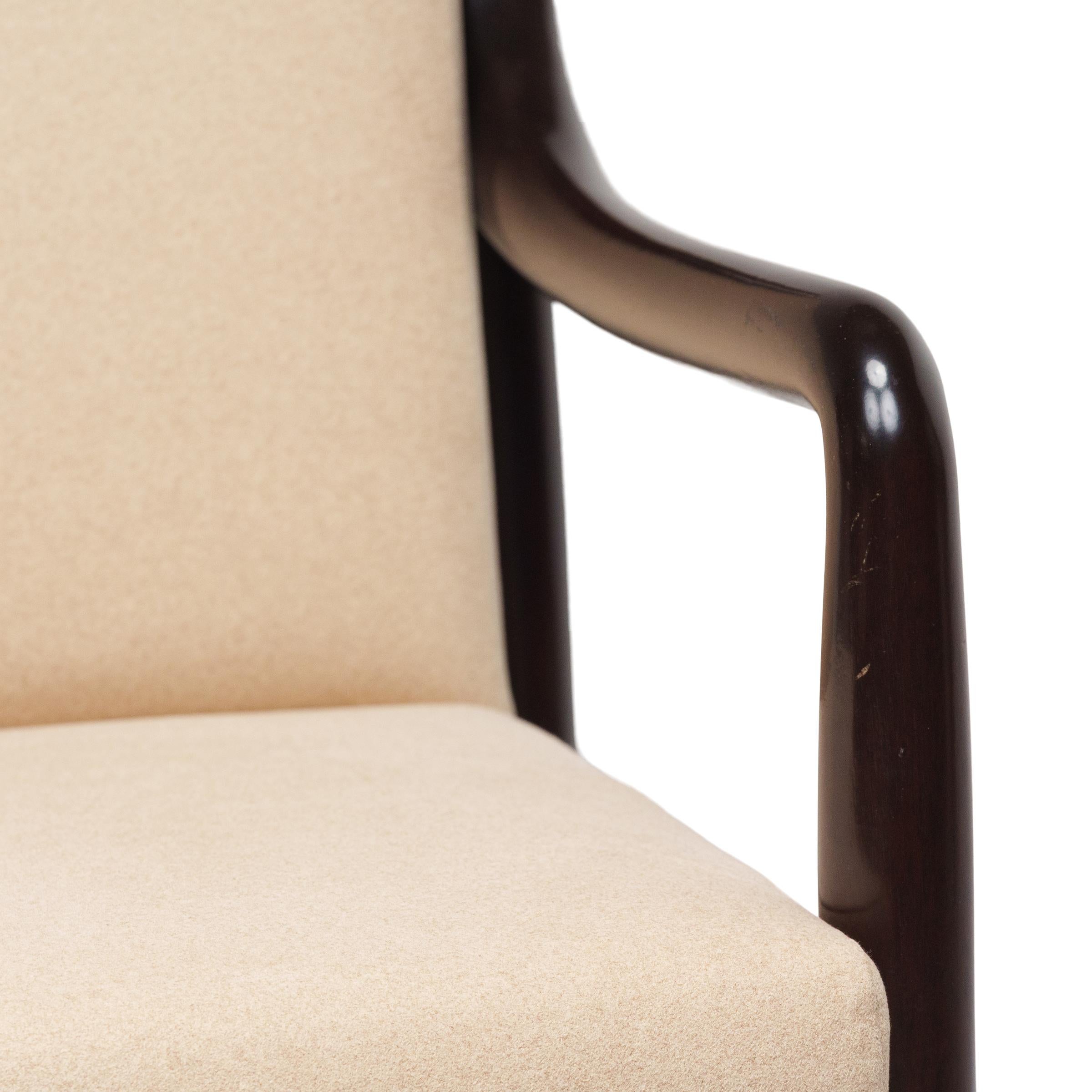 Pareja de sillones de caoba de Edward Wormley para Dunbar Caoba en venta