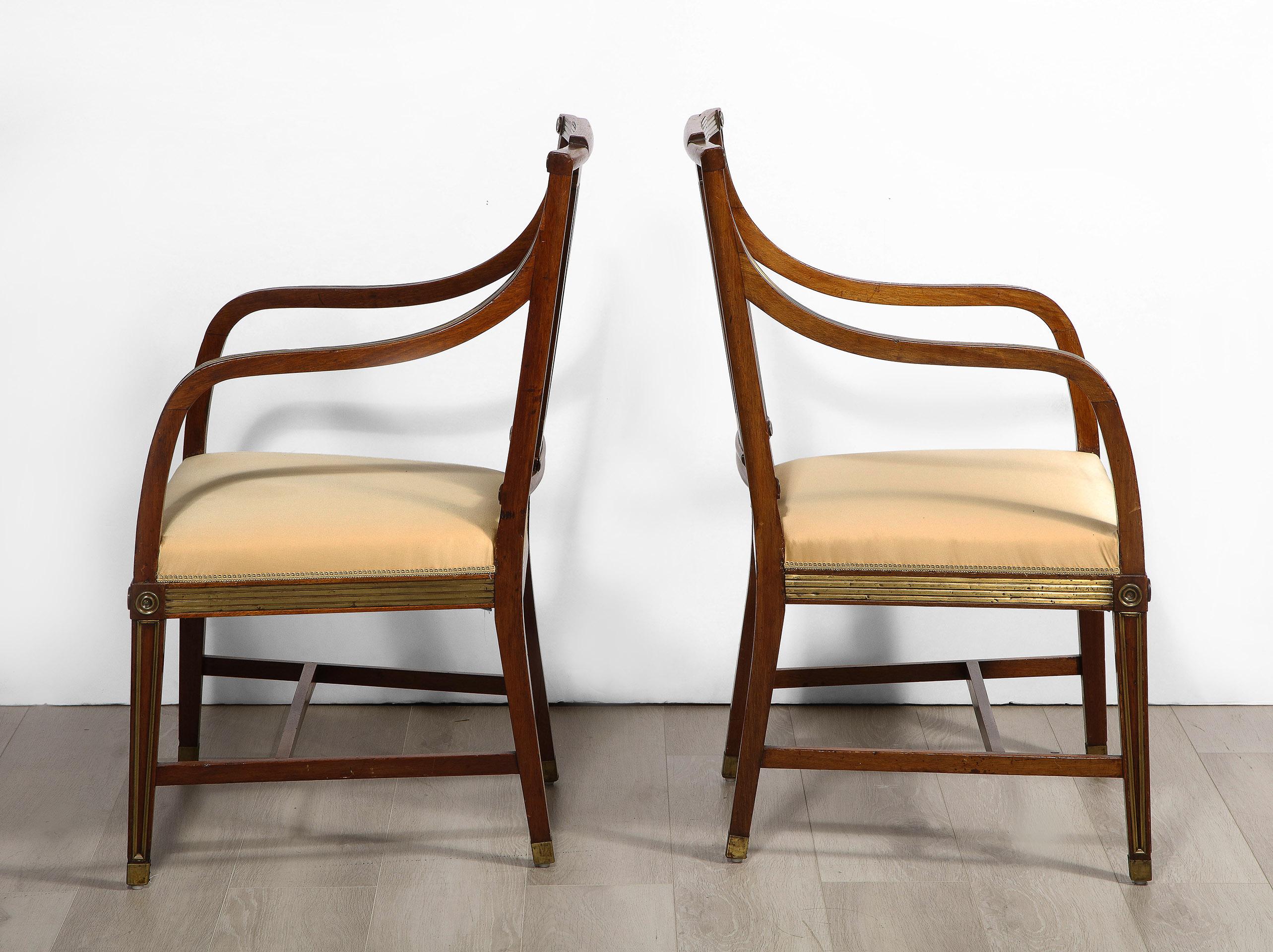 Pair of Mahogany Armchairs In Good Condition For Sale In New York, NY