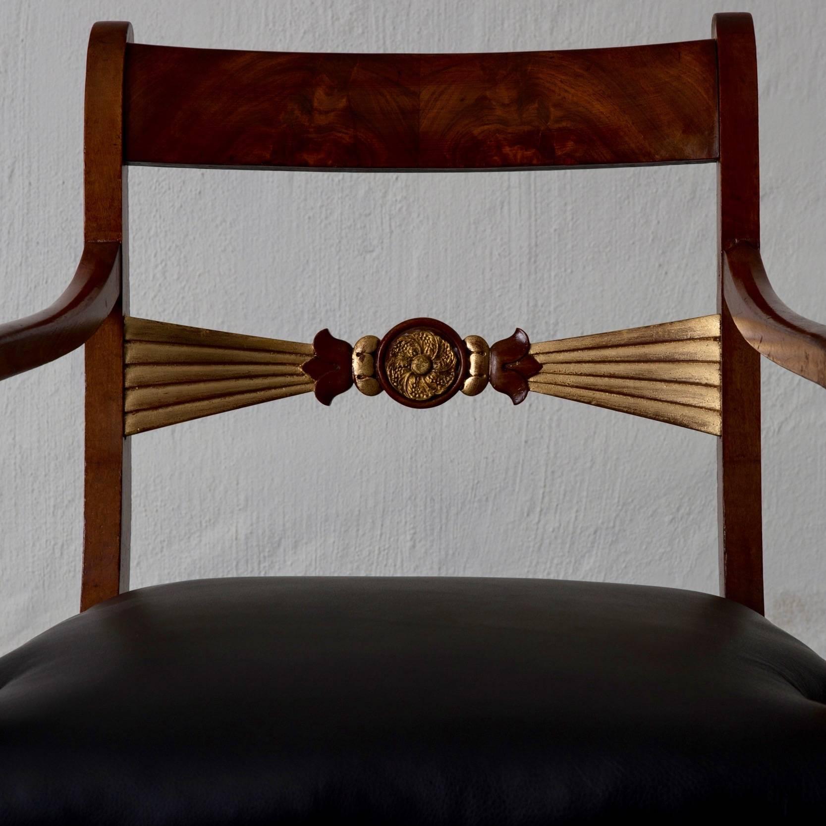 Acajou Paire de fauteuils en acajou avec détails dorés, 19ème siècle, Angleterre en vente