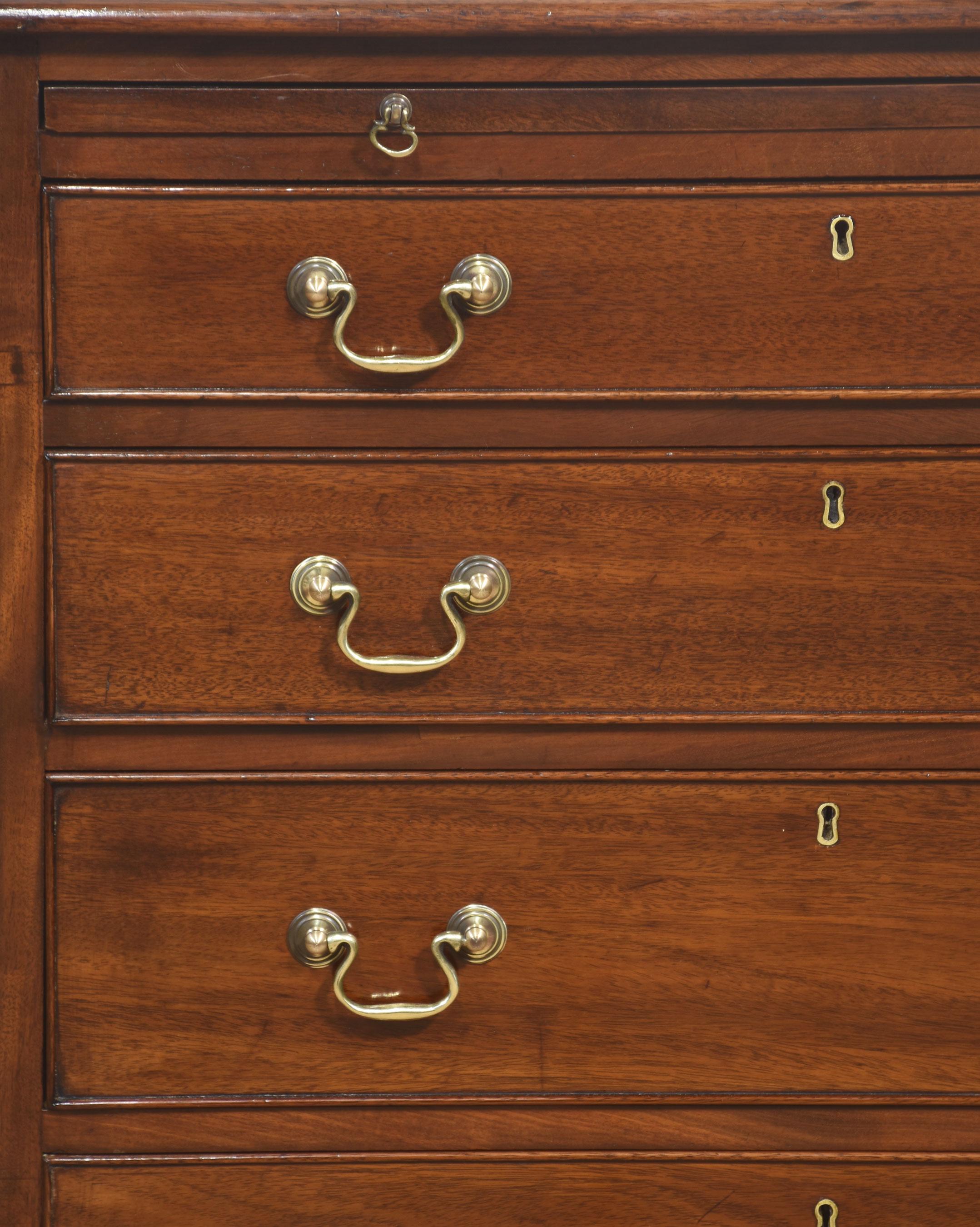 Pair of Mahogany Bachelor’s Chests For Sale 3