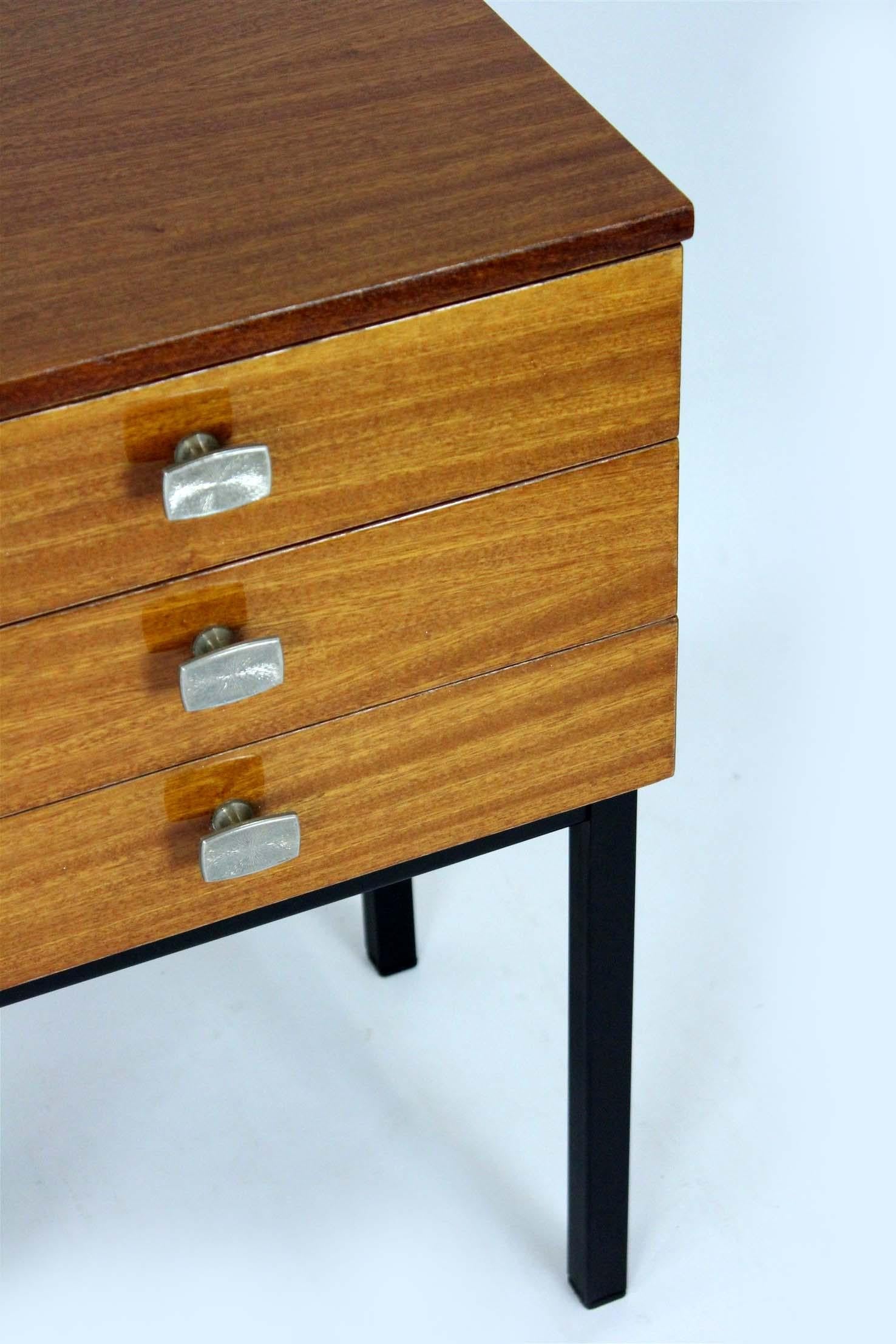 Mid-Century moderno Pair of Mahogany Bedside Cabinets by UP Závody, Czechoslovakia, 1970s in vendita