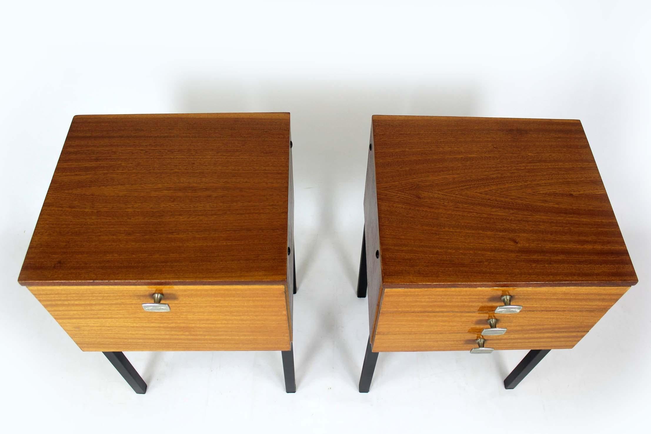 Pair of Mahogany Bedside Cabinets by UP Závody, Czechoslovakia, 1970s In condizioni buone in vendita a Żory, PL