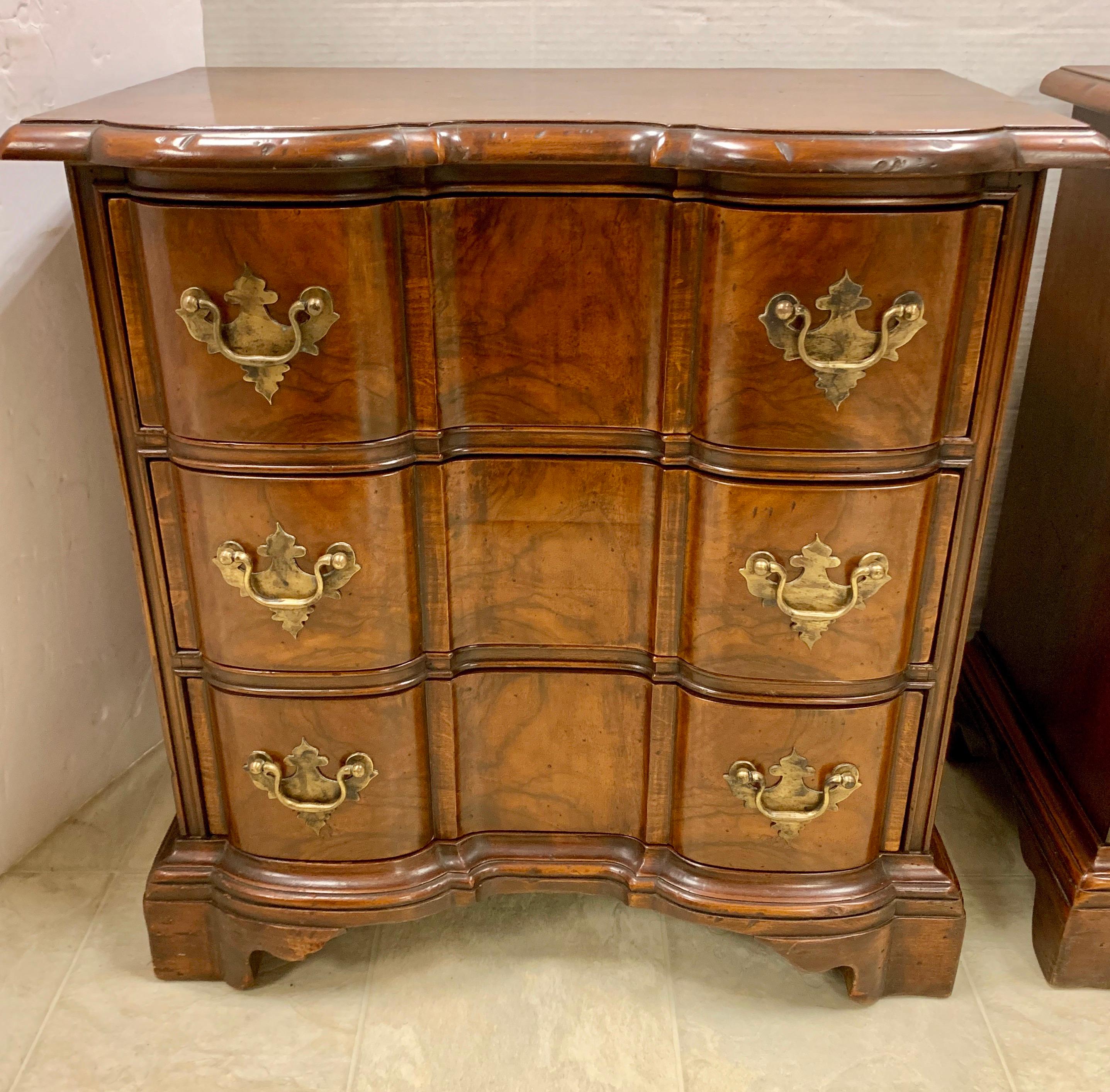 Chippendale Pair of Mahogany Block Front Chests Nightstands