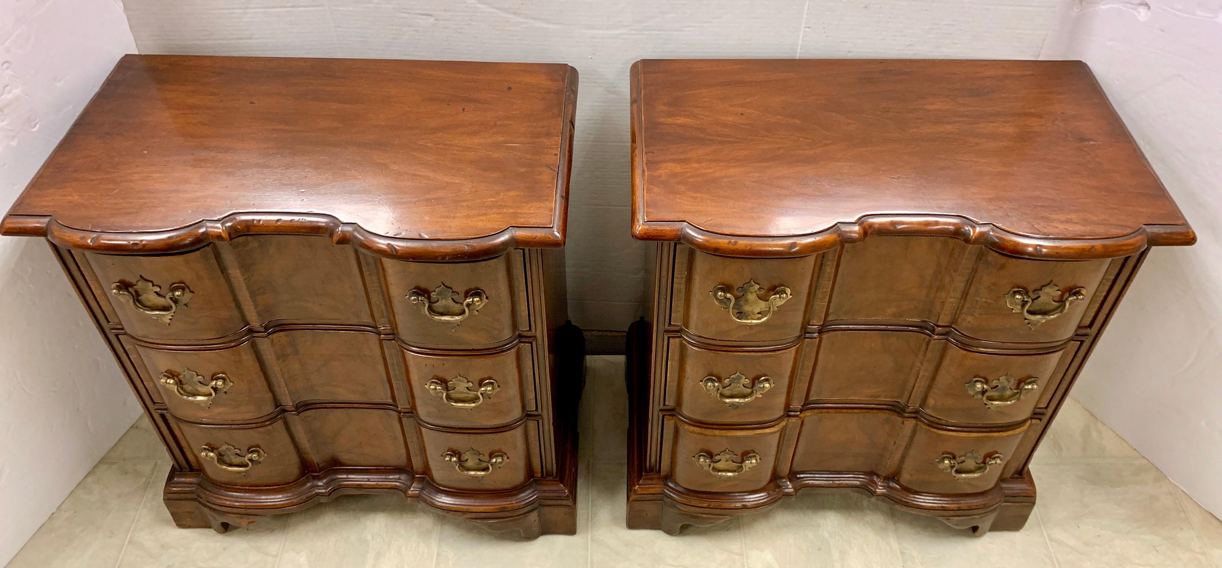 19th Century Pair of Mahogany Block Front Chests Nightstands