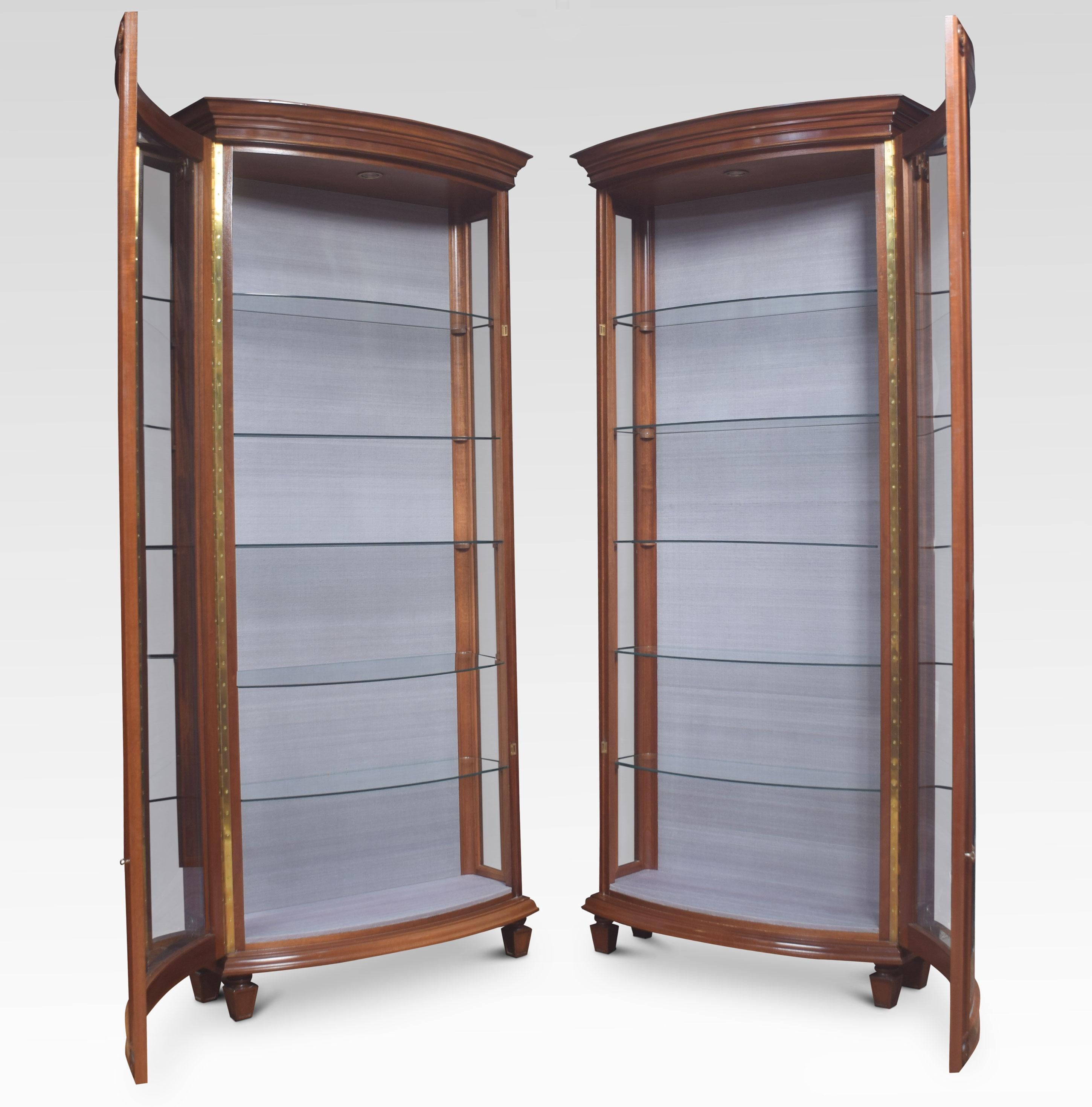 Pair of Mahogany Bow Fronted Display Cabinets In Good Condition In Cheshire, GB