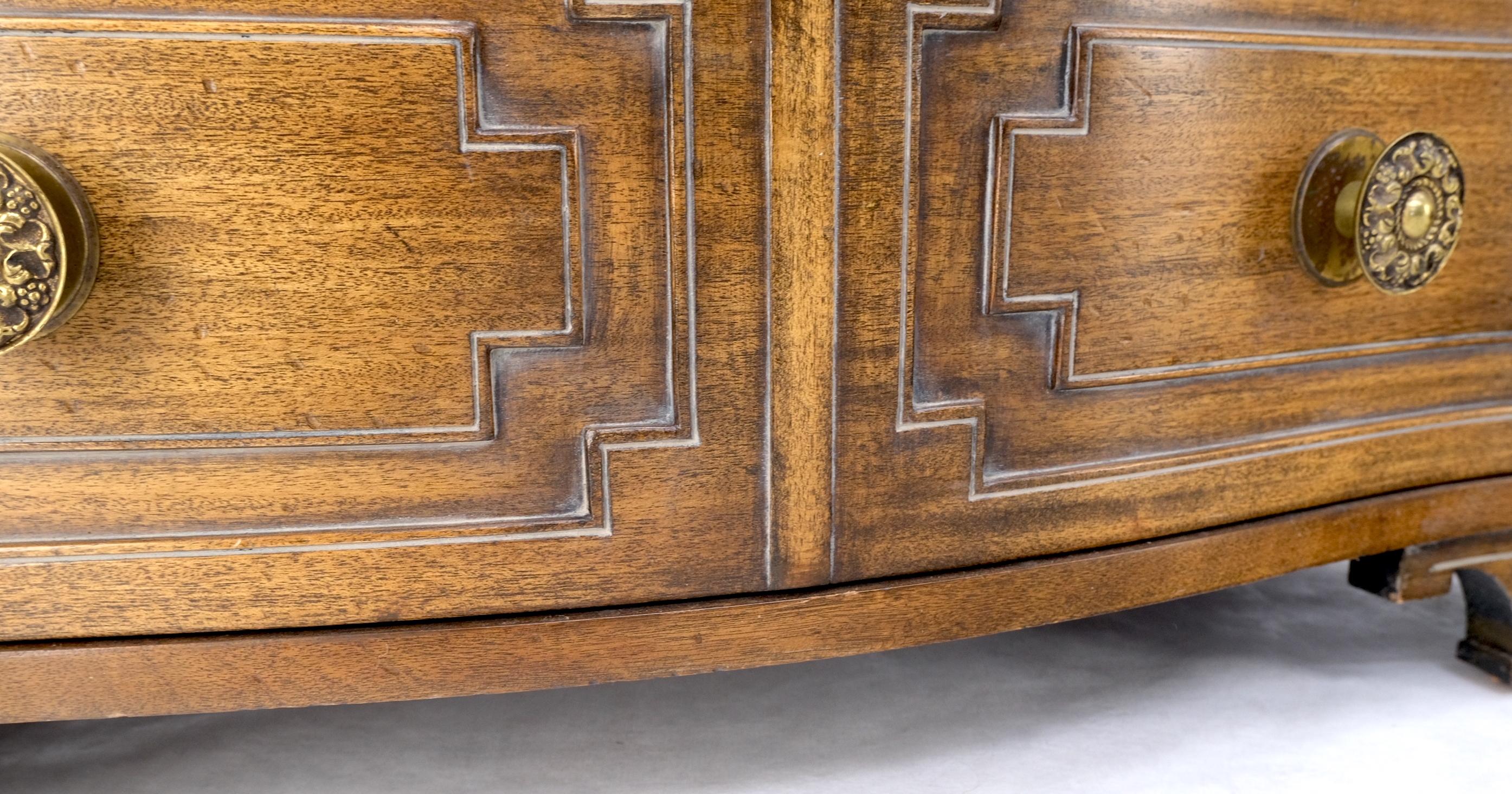 Pair of Mahogany Bow Serpentine Front 3 Drawers Bachelor Chests Grossfeld House For Sale 4
