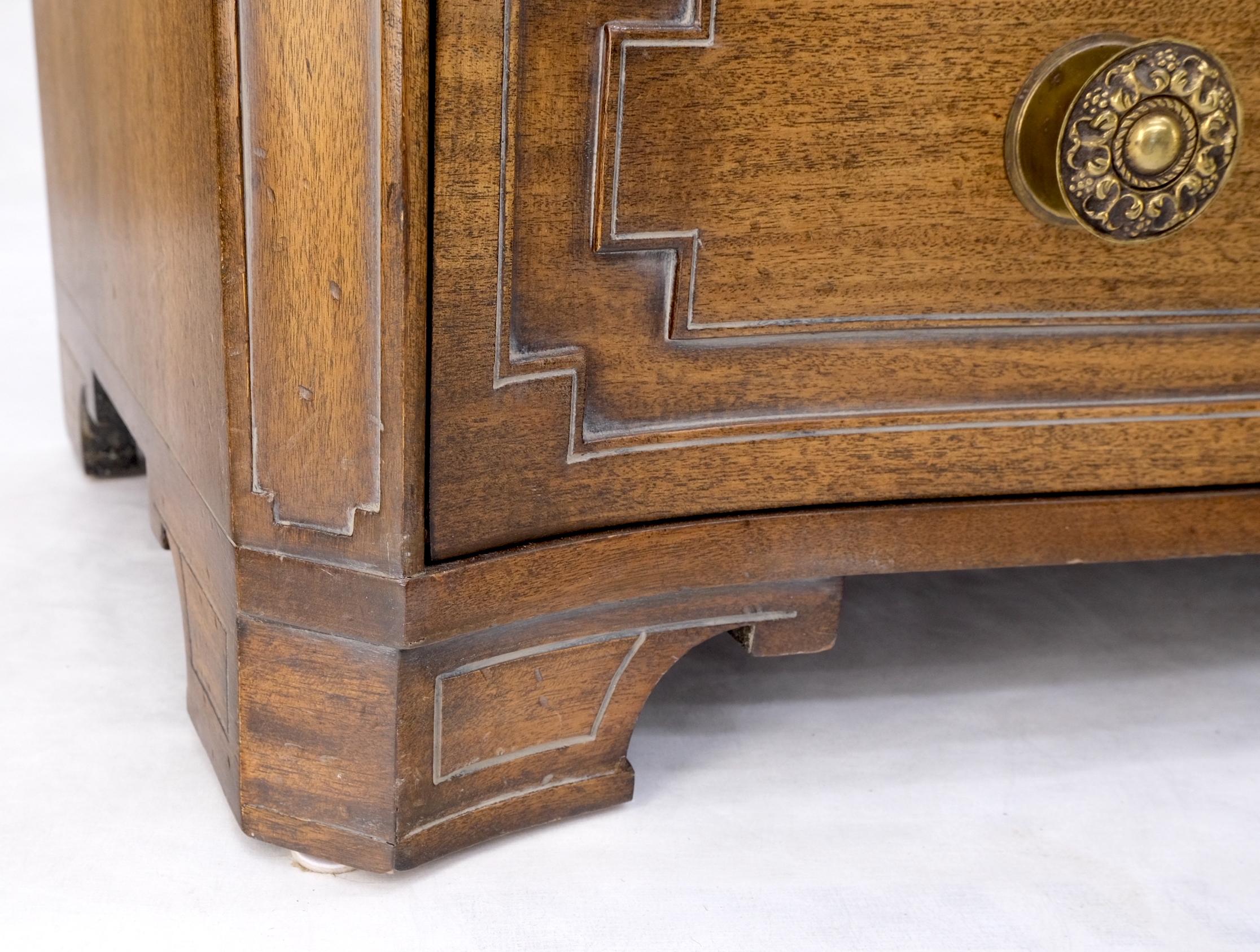 Pair of Mahogany Bow Serpentine Front 3 Drawers Bachelor Chests Grossfeld House For Sale 5