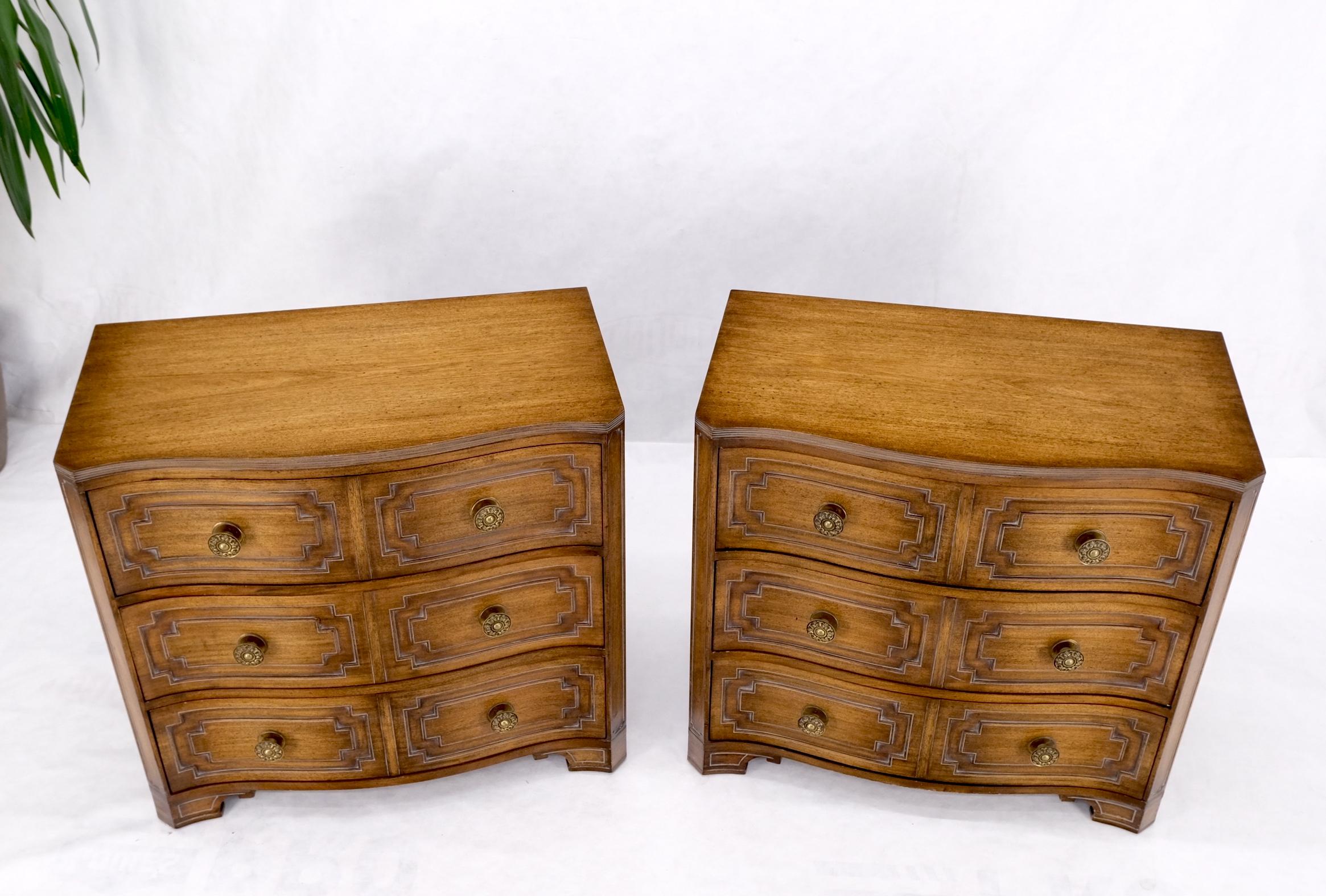 Pair of Mahogany Bow Serpentine Front 3 Drawers Bachelor Chests Grossfeld House For Sale 9
