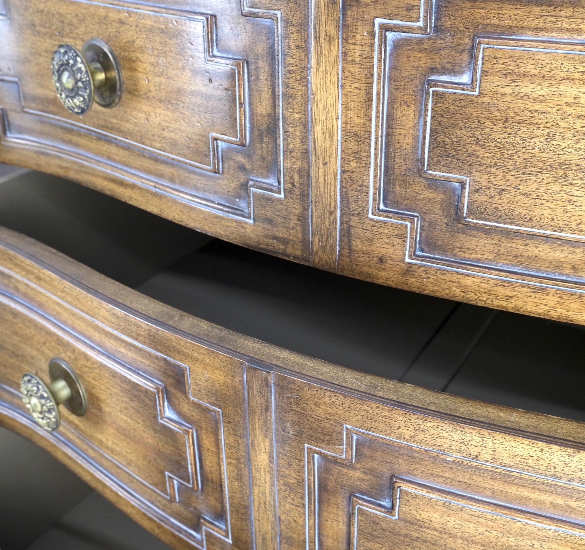 American Pair of Mahogany Bow Serpentine Front 3 Drawers Bachelor Chests Grossfeld House For Sale