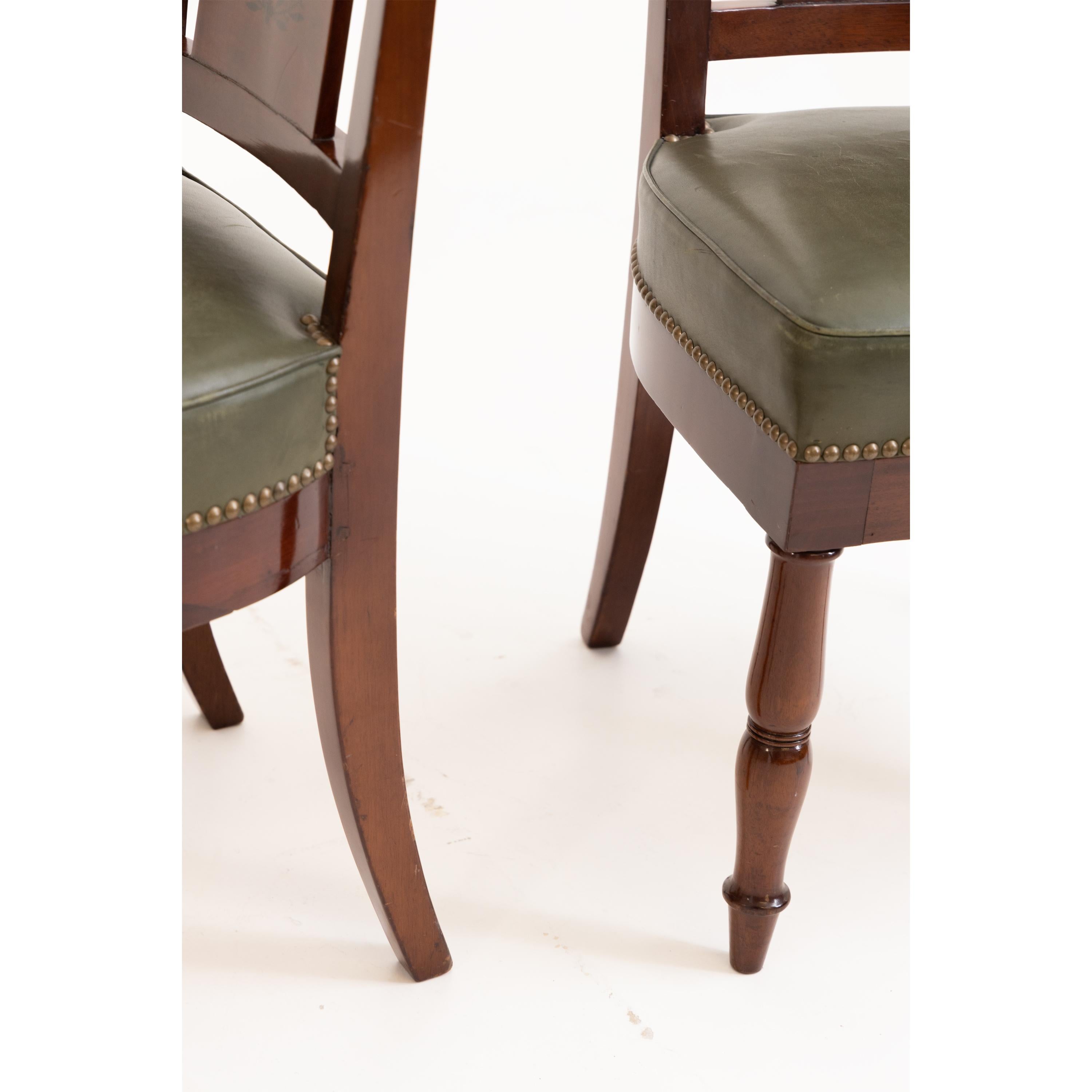 Pair of Mahogany Dining Room Chairs, Paris, circa 1810 In Good Condition For Sale In Greding, DE