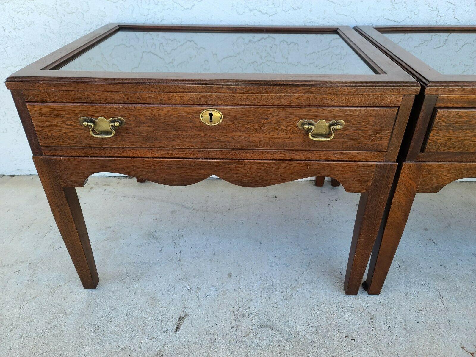Pair of Mahogany Display Case End Side Tables with Locks In Good Condition In Lake Worth, FL