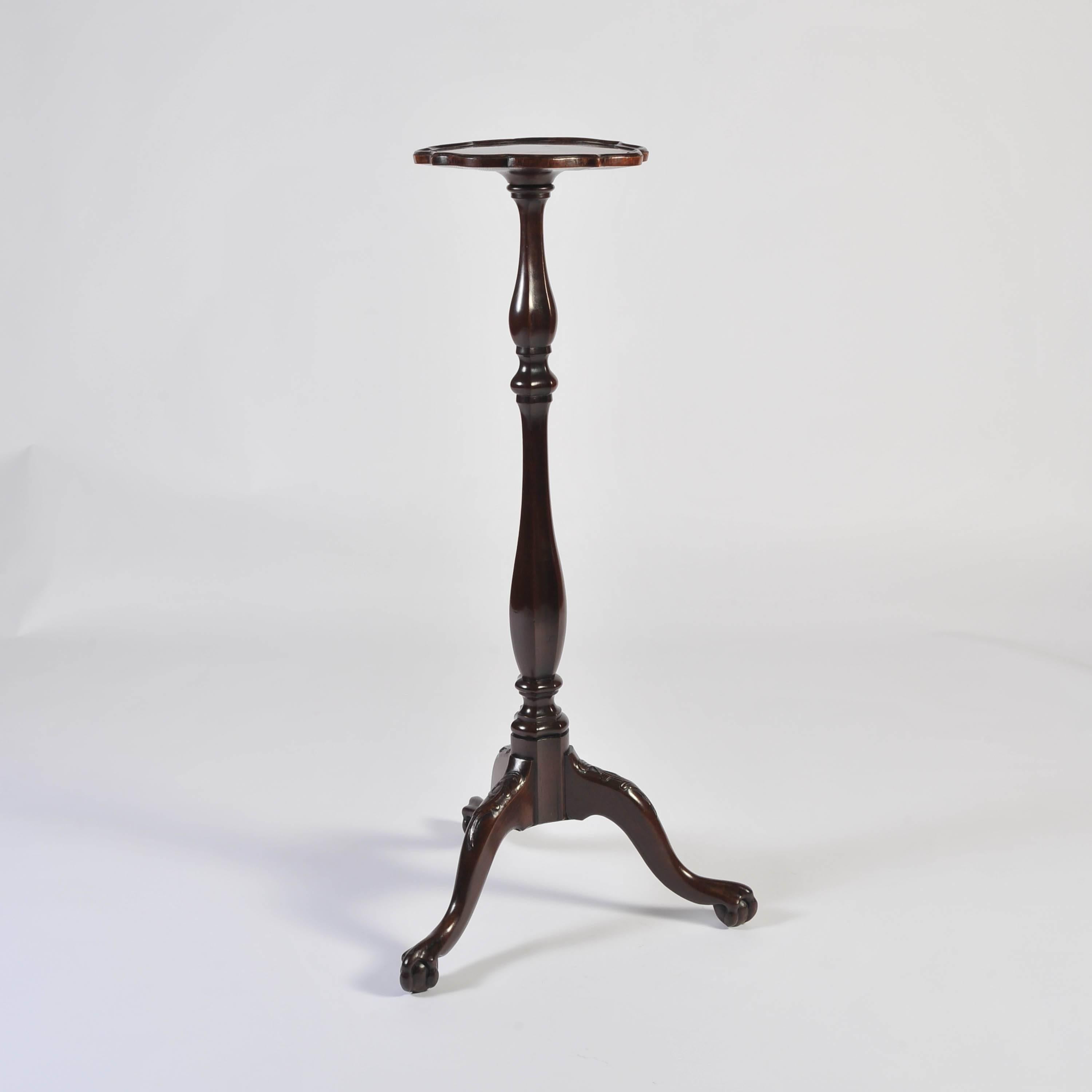 Dutch Colonial Pair of 18th Century Mahogany Dutch Torcheres with Tripod Base on Cabriole Legs  For Sale