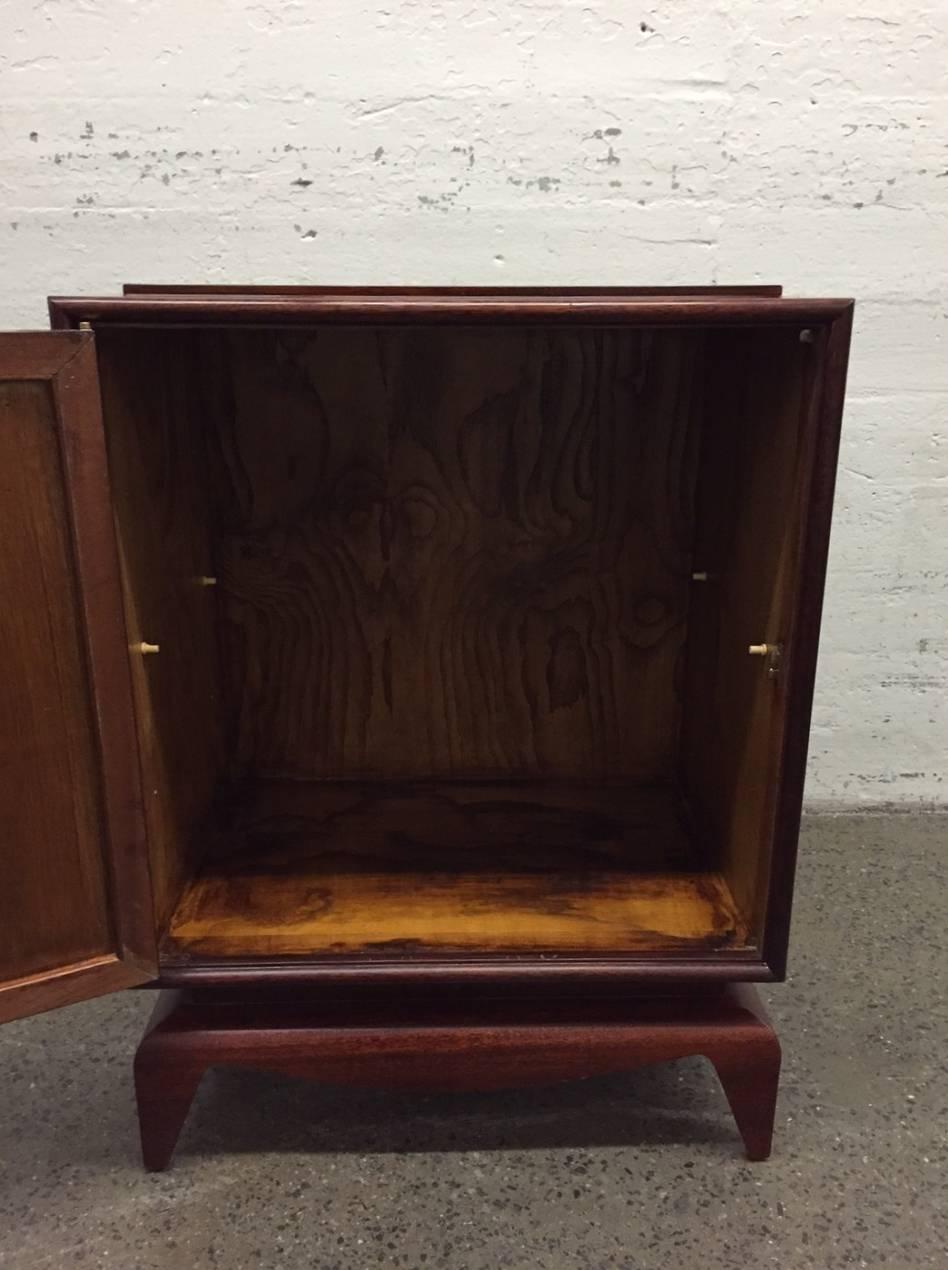 Pair of Mahogany Grosfeld House Cabinets with Etched Mirrored Panels In Good Condition For Sale In New York, NY