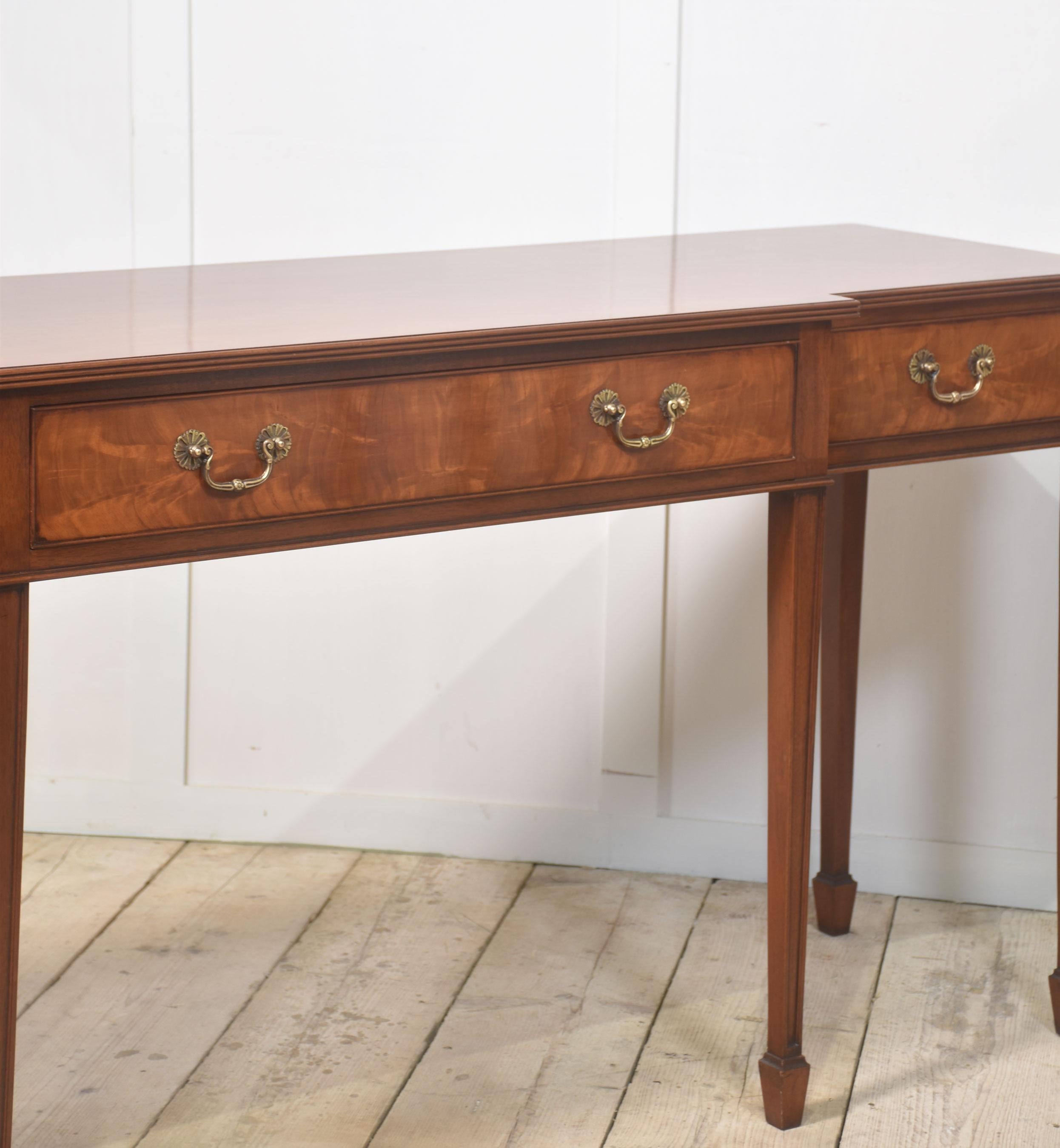 20th Century Pair of mahogany hall tables For Sale