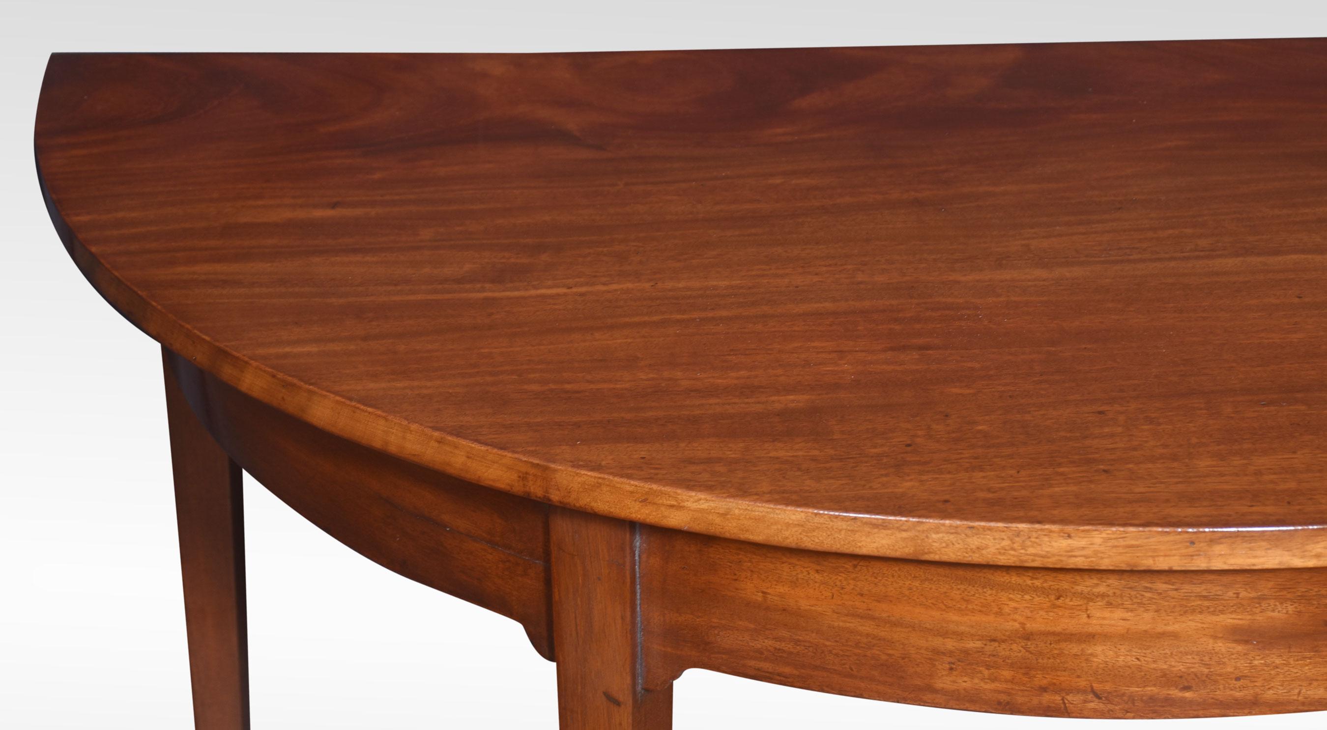 Paire de tables d'entrée en acajou en vente 1