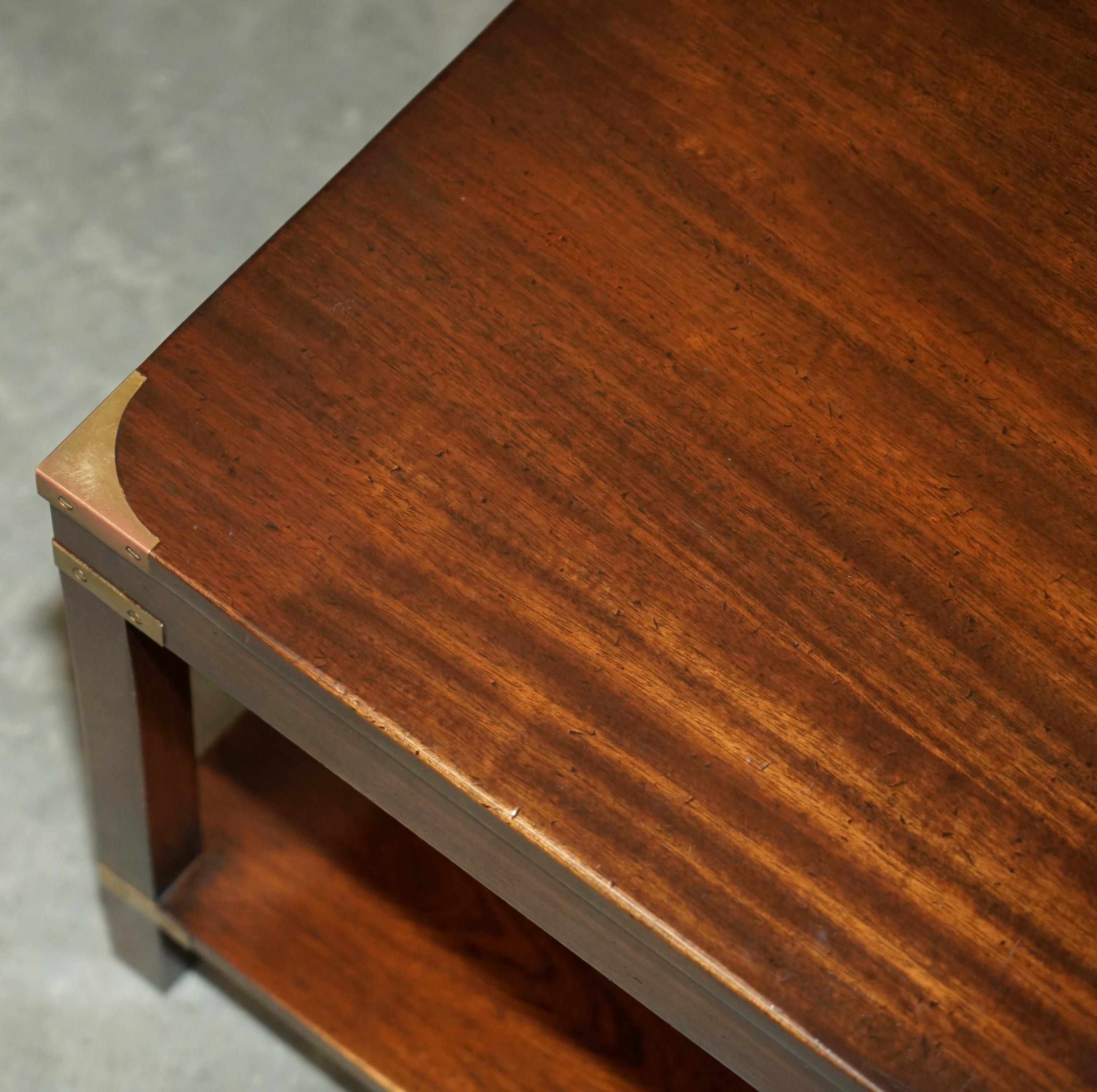 PAIR OF HARDWOOD HARRODS LONDON KENNEDY MILITARY CAMPAIGN HIGH SiDE END TABLES In Good Condition For Sale In West Sussex, Pulborough