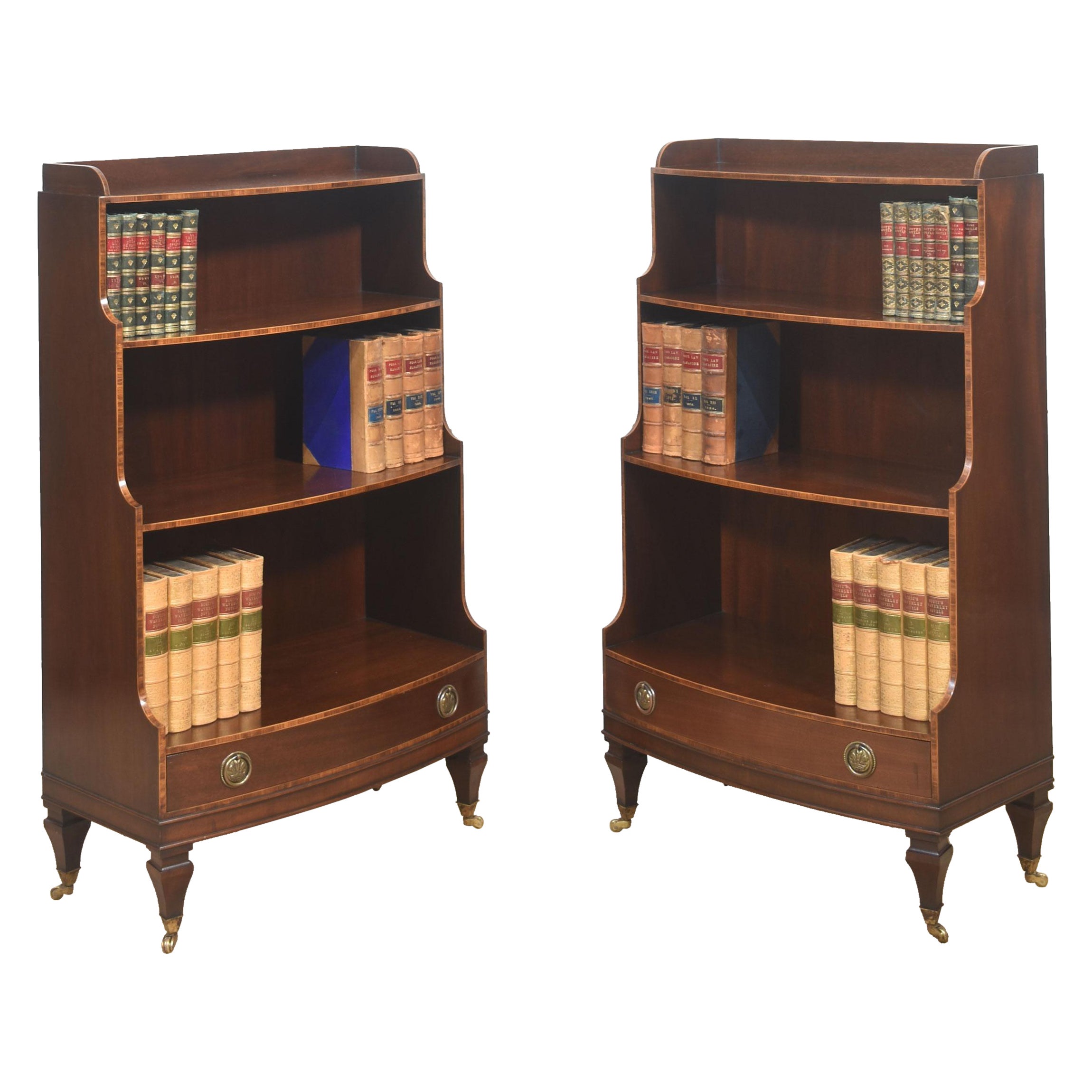 Paire de bibliothèques ouvertes en acajou marqueté