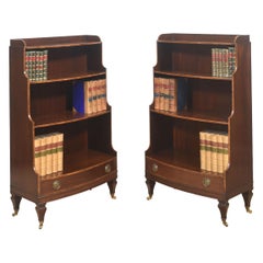 Paire de bibliothèques ouvertes en acajou marqueté
