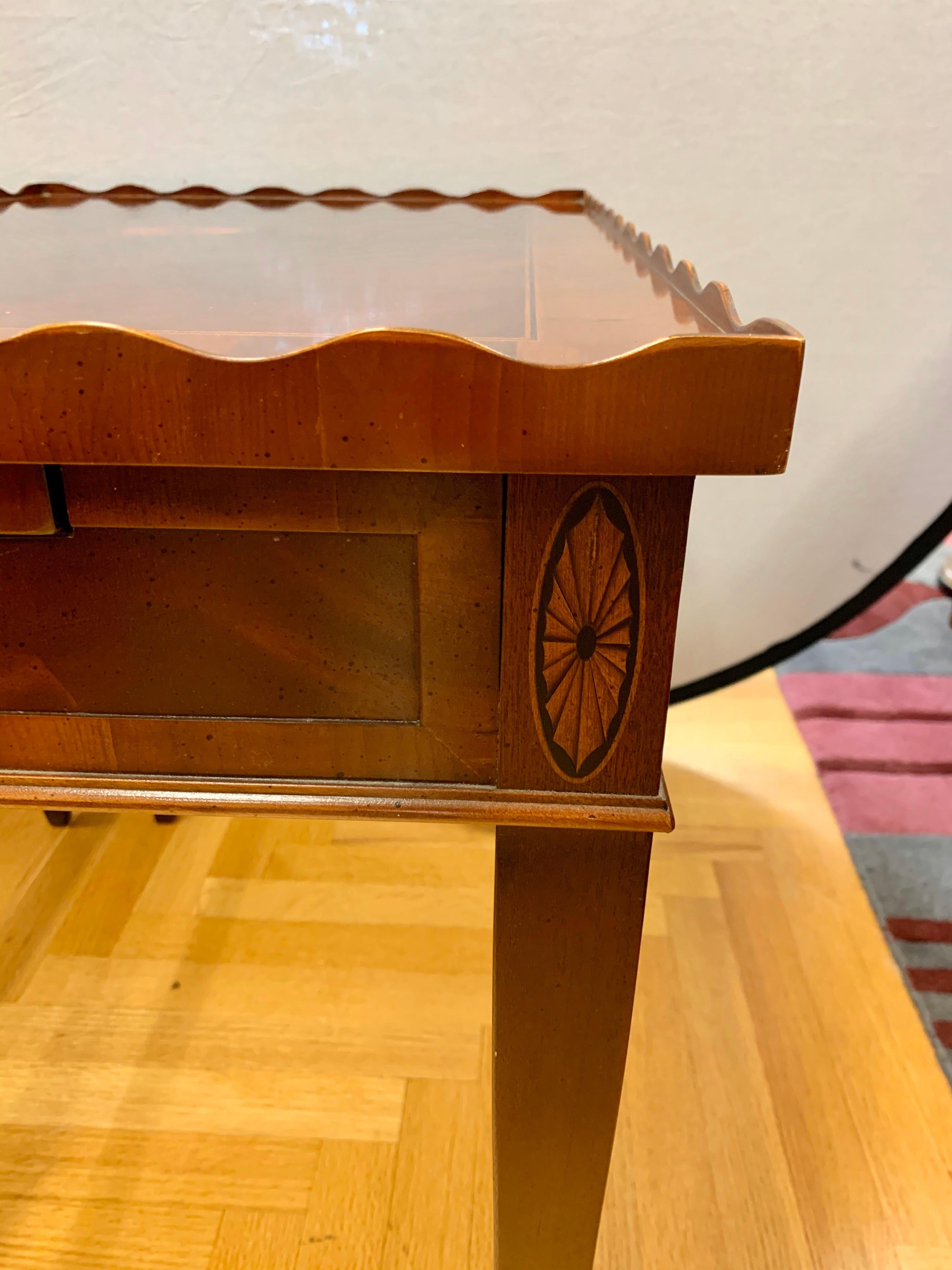 Pair of Mahogany Inlay End Tables Side Tables In Good Condition In West Hartford, CT