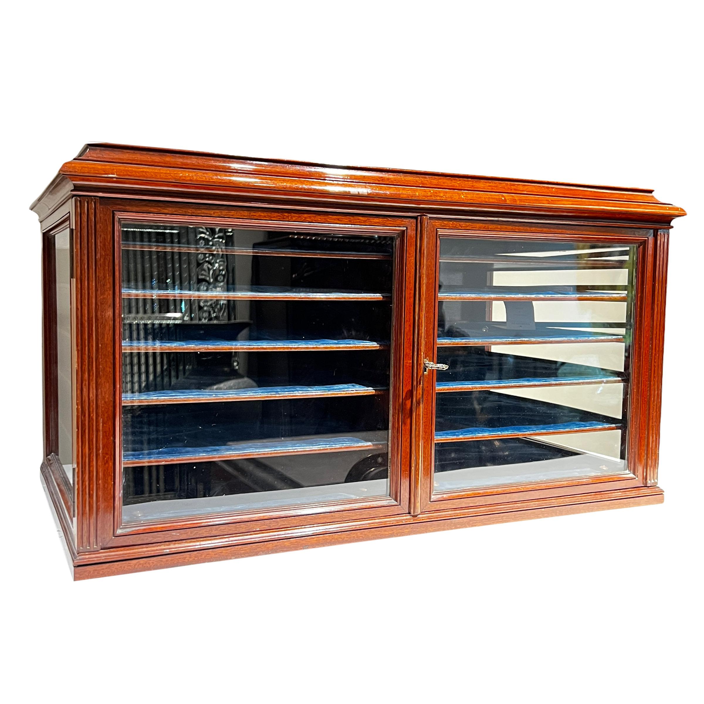 Pair Antique Mahogany Jewelry Display Cases In Good Condition For Sale In New York, US