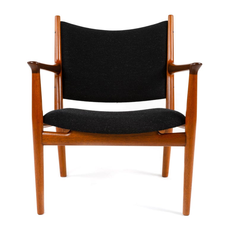 Scandinavian Modern Pair of Mahogany Lounge Chairs by Hans J. Wegner for Johannes Hansen For Sale