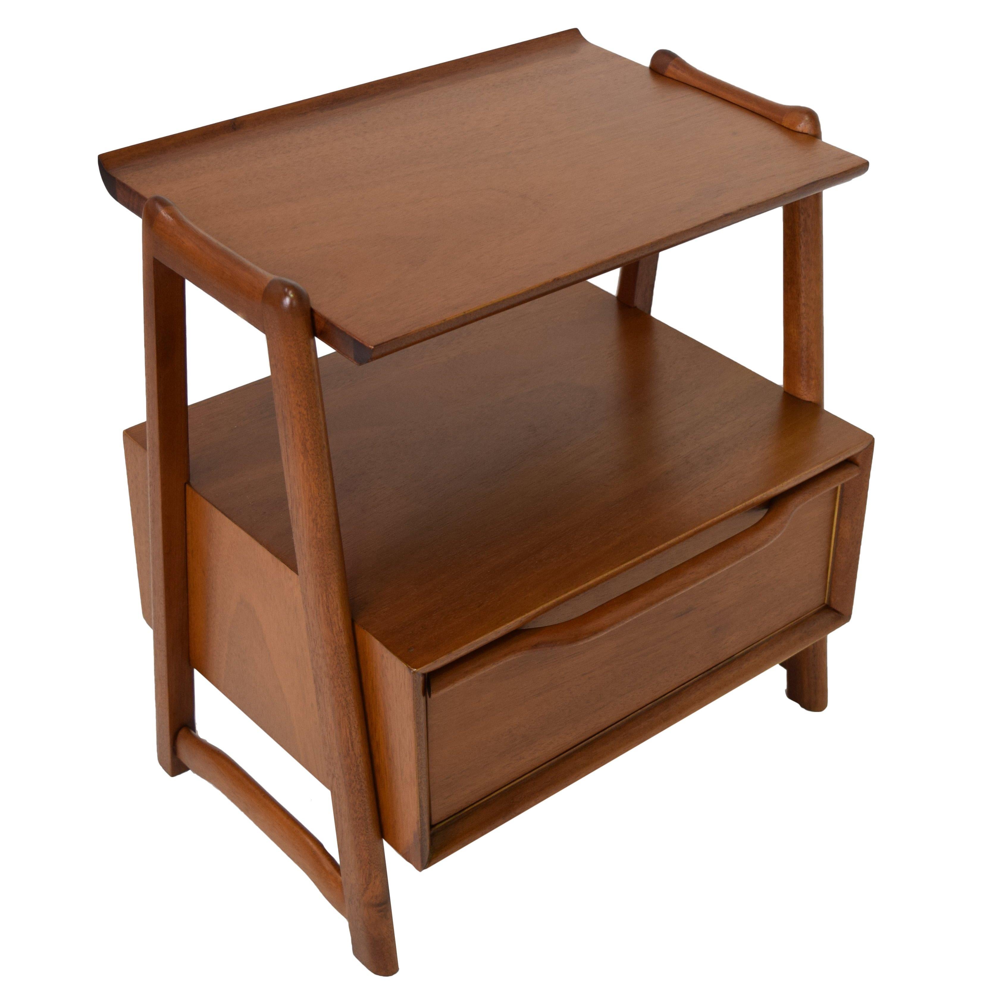 Hickory manufacturing, pair end table or nightstands with storage., 1952, mahogany model 5207, Measures: 21