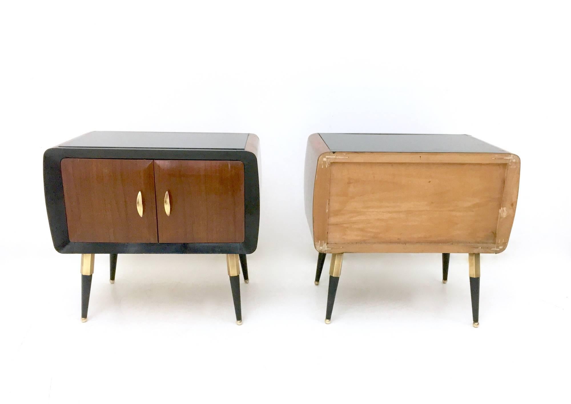 Pair of Mahogany Nightstands with Back-Painted Glass Top, Italy, 1950s In Excellent Condition In Bresso, Lombardy