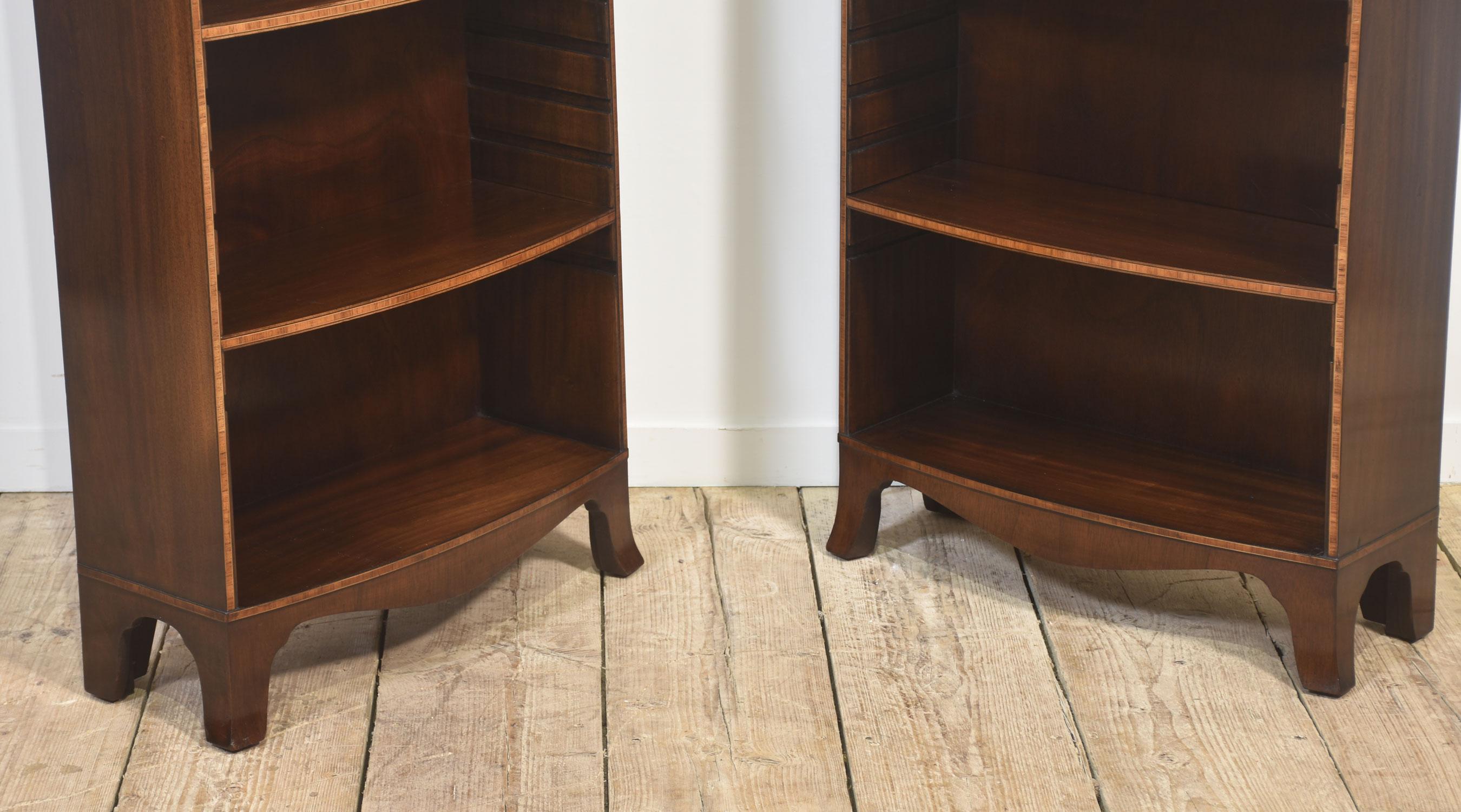 Pareja de librerías abiertas de caoba en venta 4