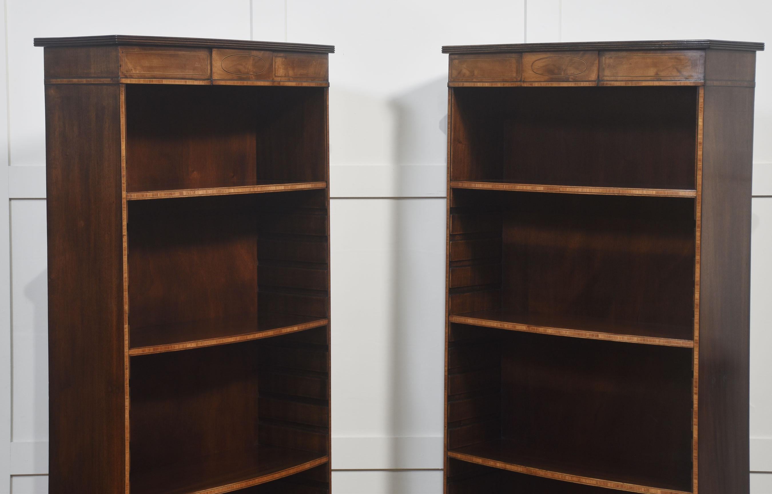 Pareja de librerías abiertas de caoba en venta 5