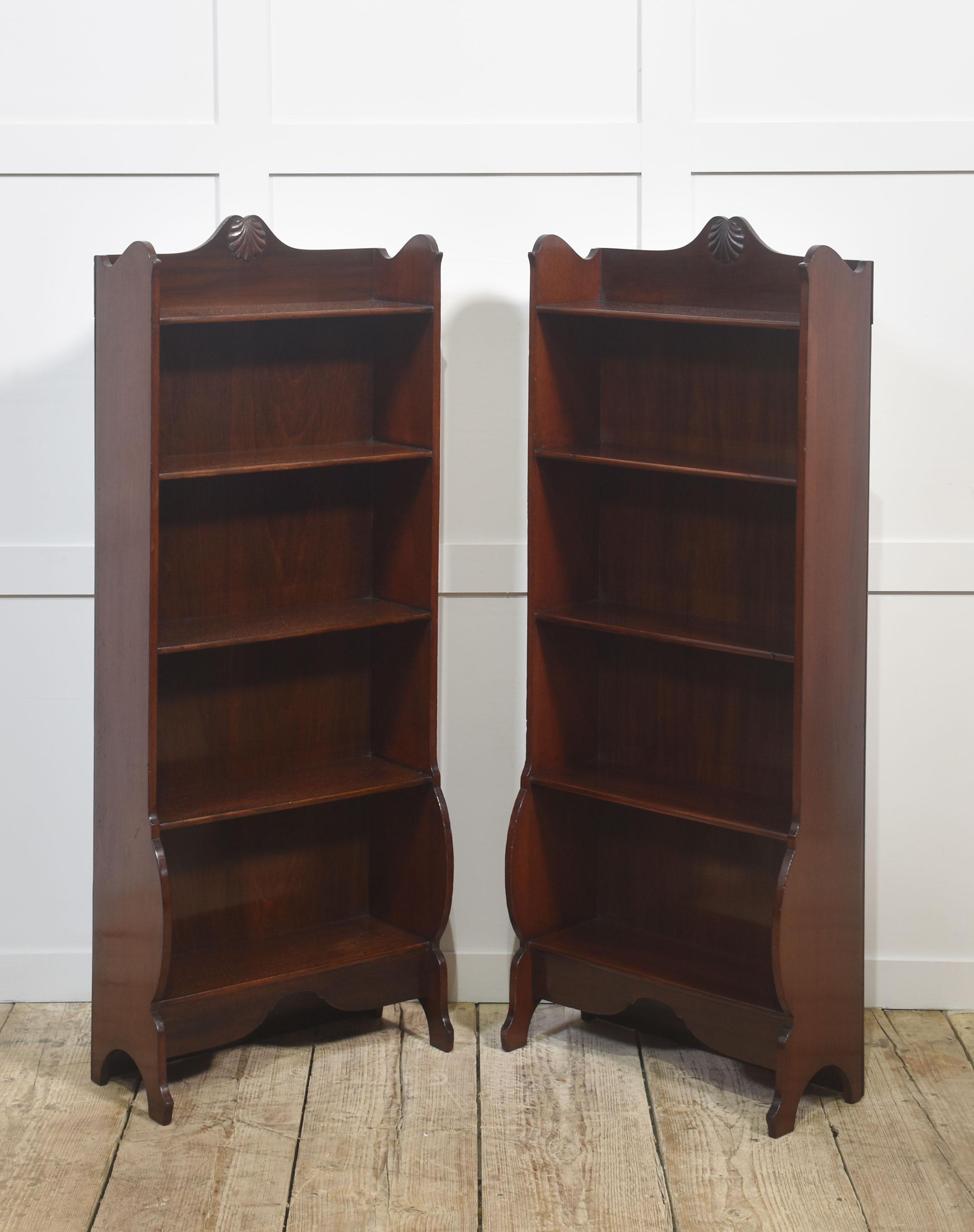 Paire de bibliothèques ouvertes en acajou Bon état - En vente à Cheshire, GB