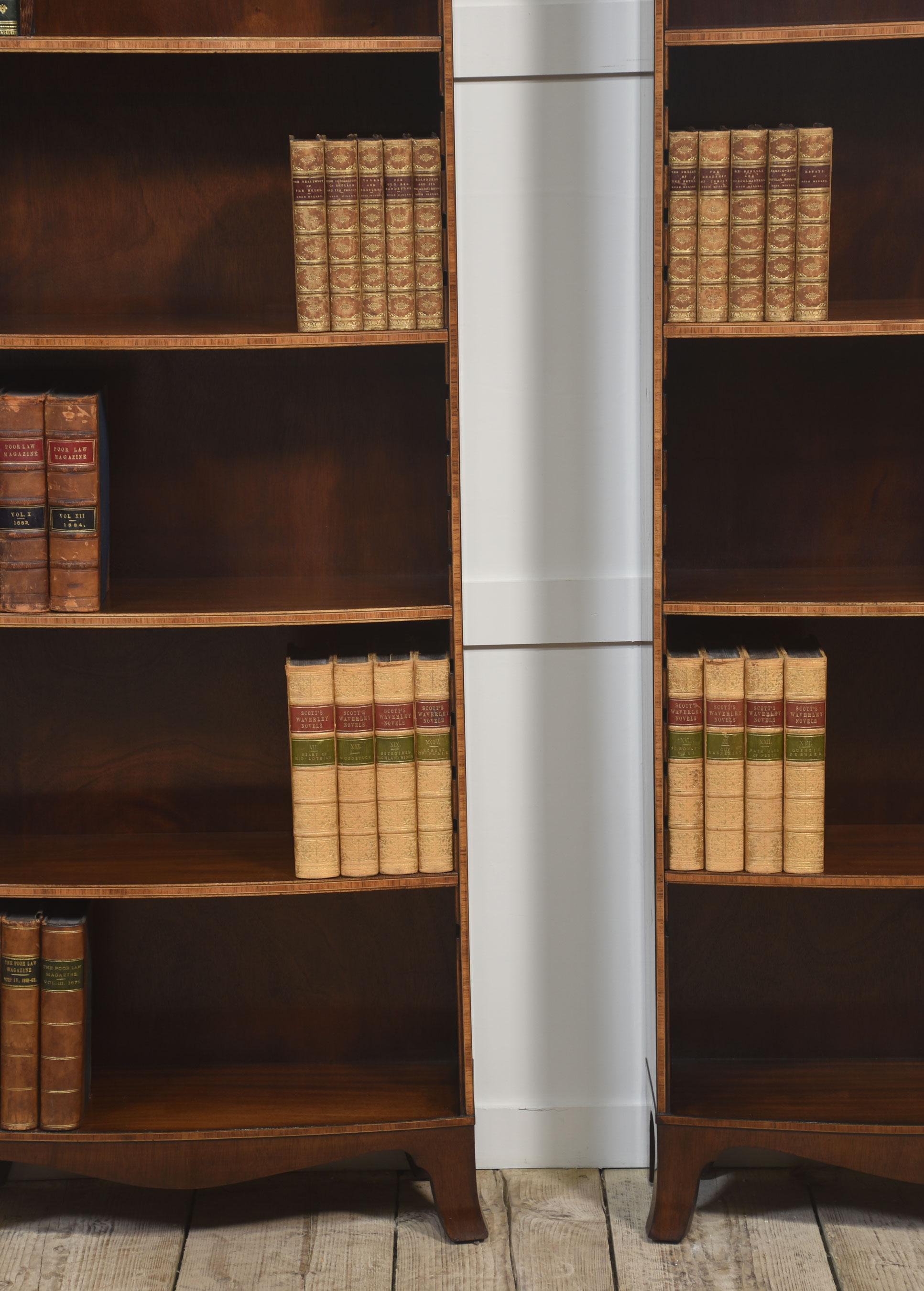 Pareja de librerías abiertas de caoba en Bueno estado para la venta en Cheshire, GB