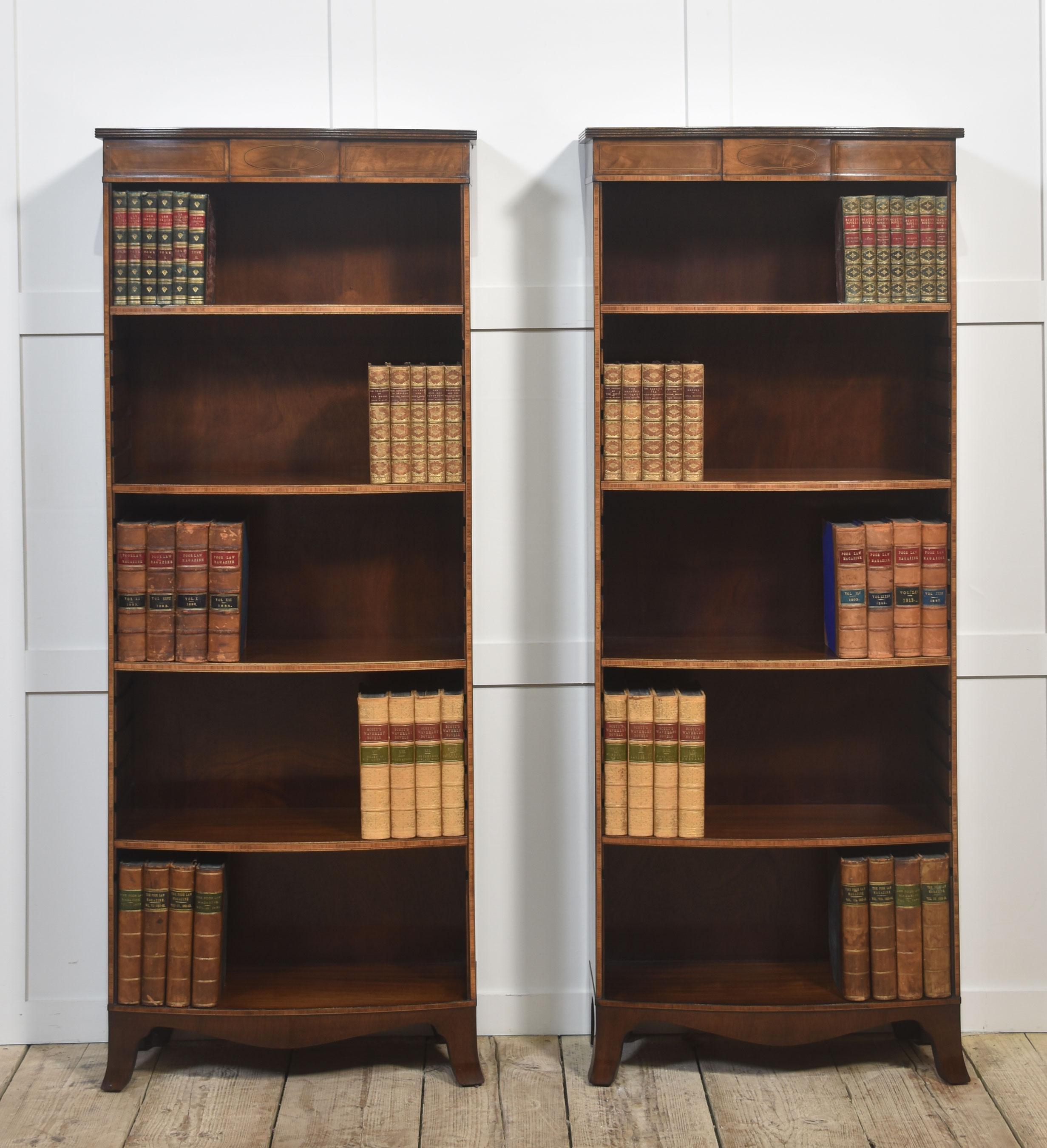 Pareja de librerías abiertas de caoba siglo XX en venta