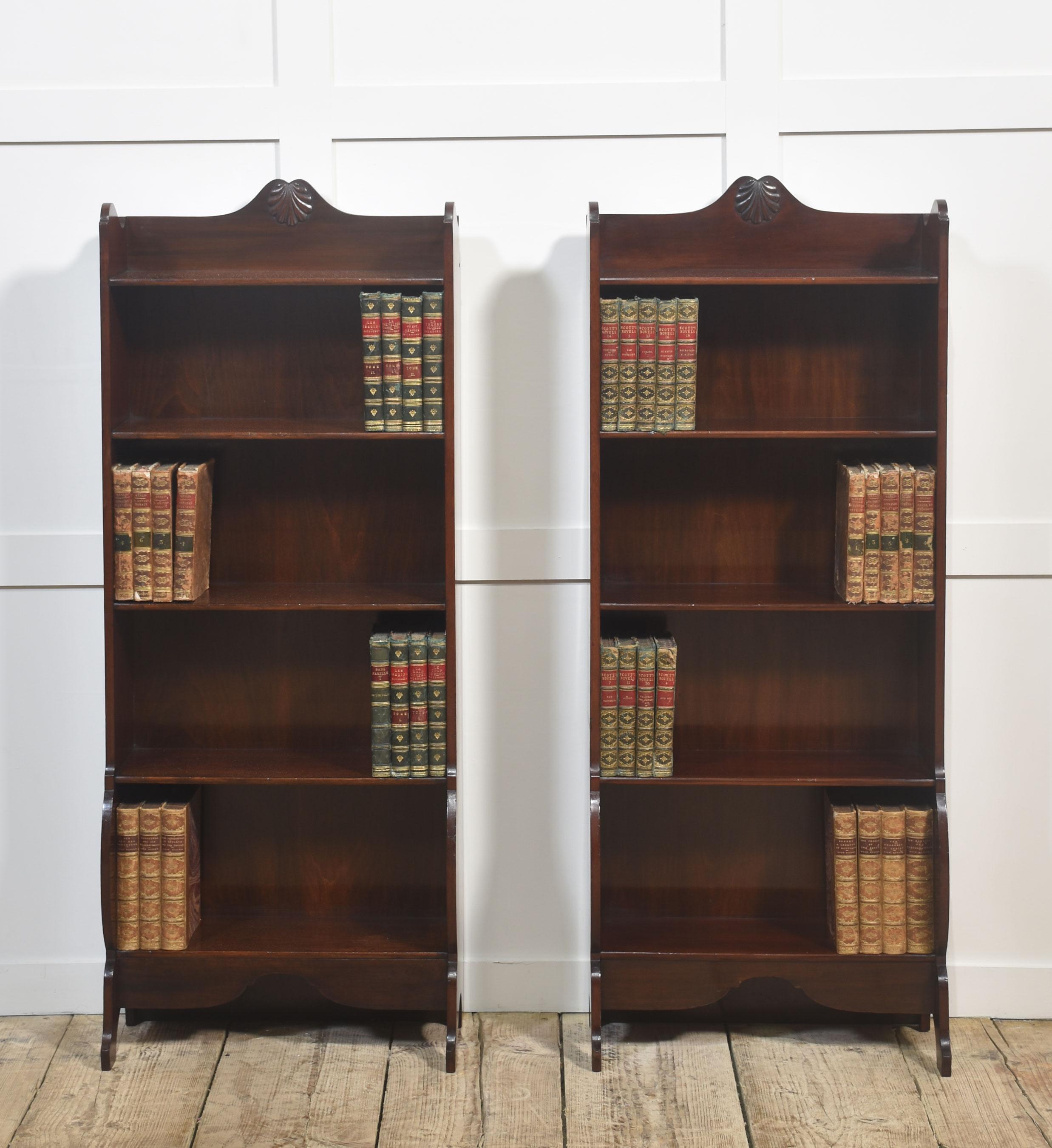 Paire de bibliothèques ouvertes en acajou en vente 2