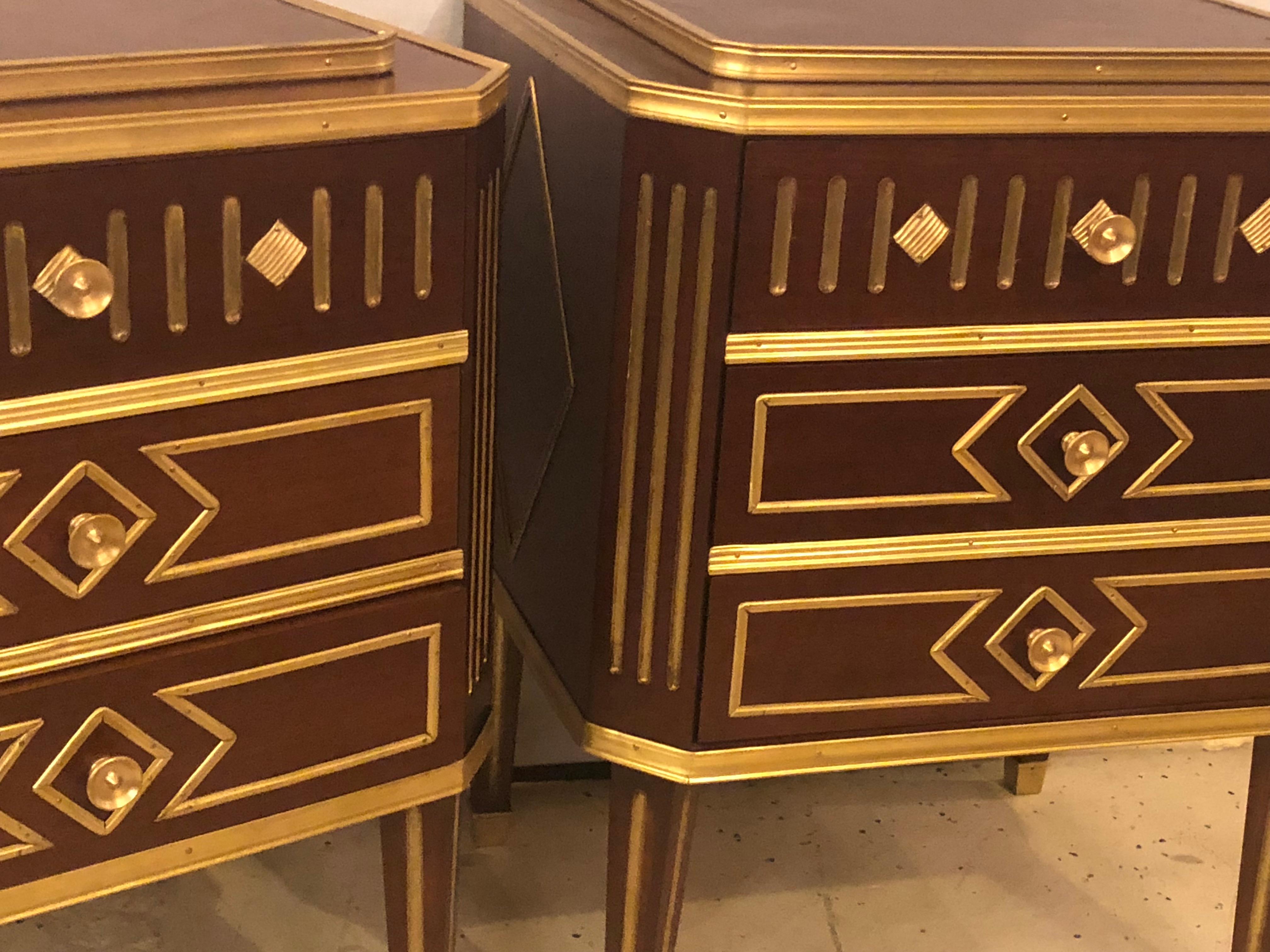 Pair of Mahogany Russian Neoclassical Three-Drawer End Tables or Nightstands In Good Condition In Manhasset, NY