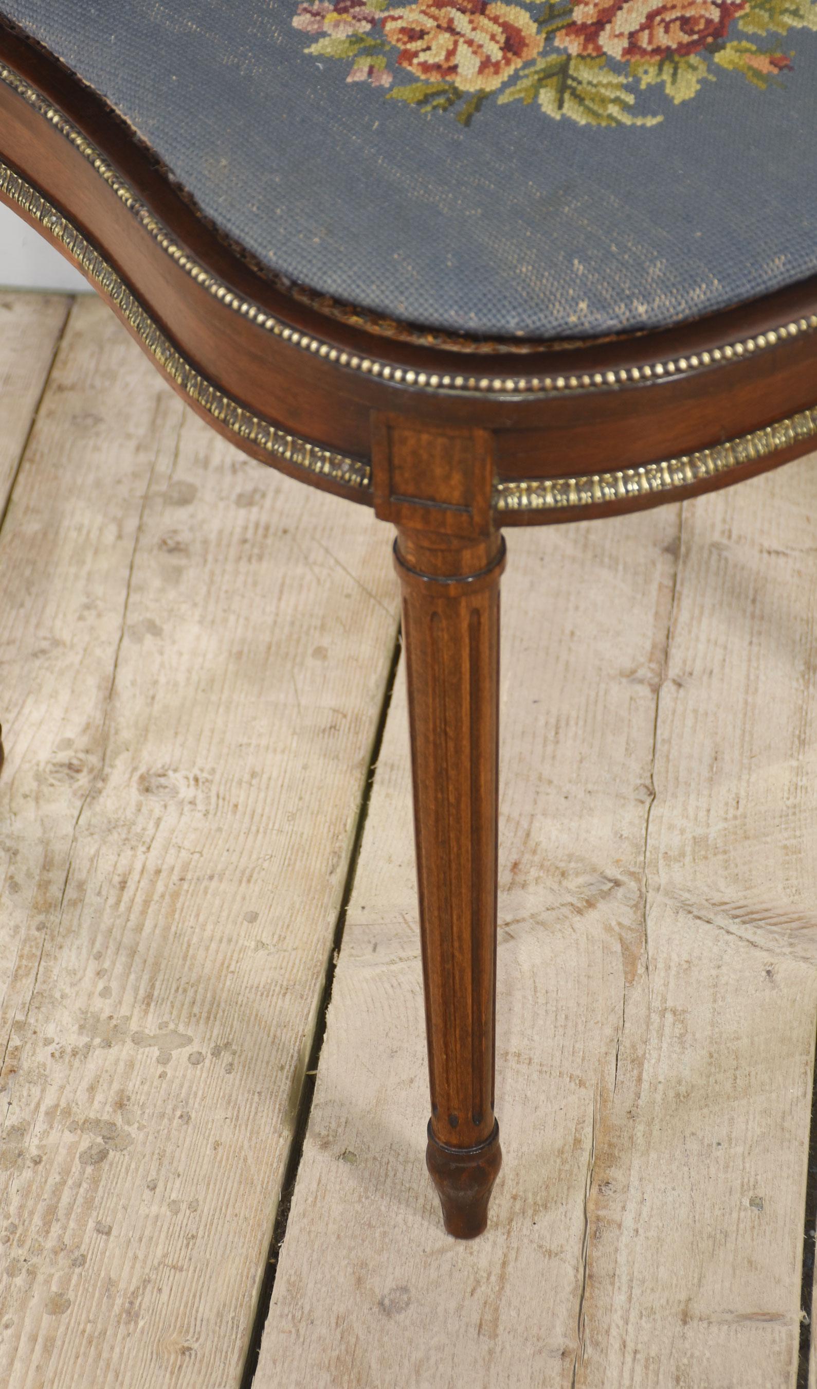 Wood Pair of mahogany side chairs For Sale