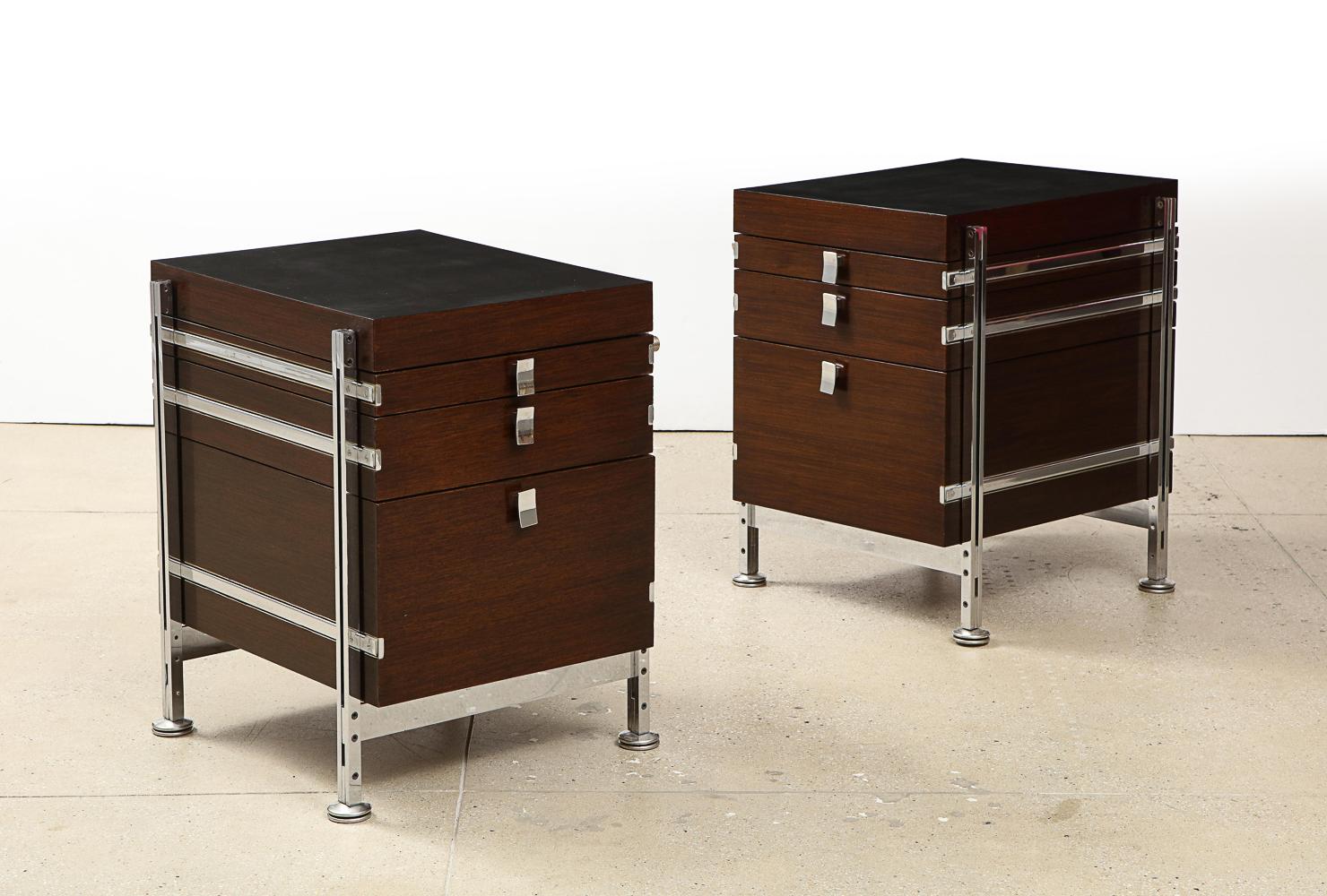 Acier Paire de commodes d'appoint en acajou de Jules Wabbes pour Mobilier Universel en vente