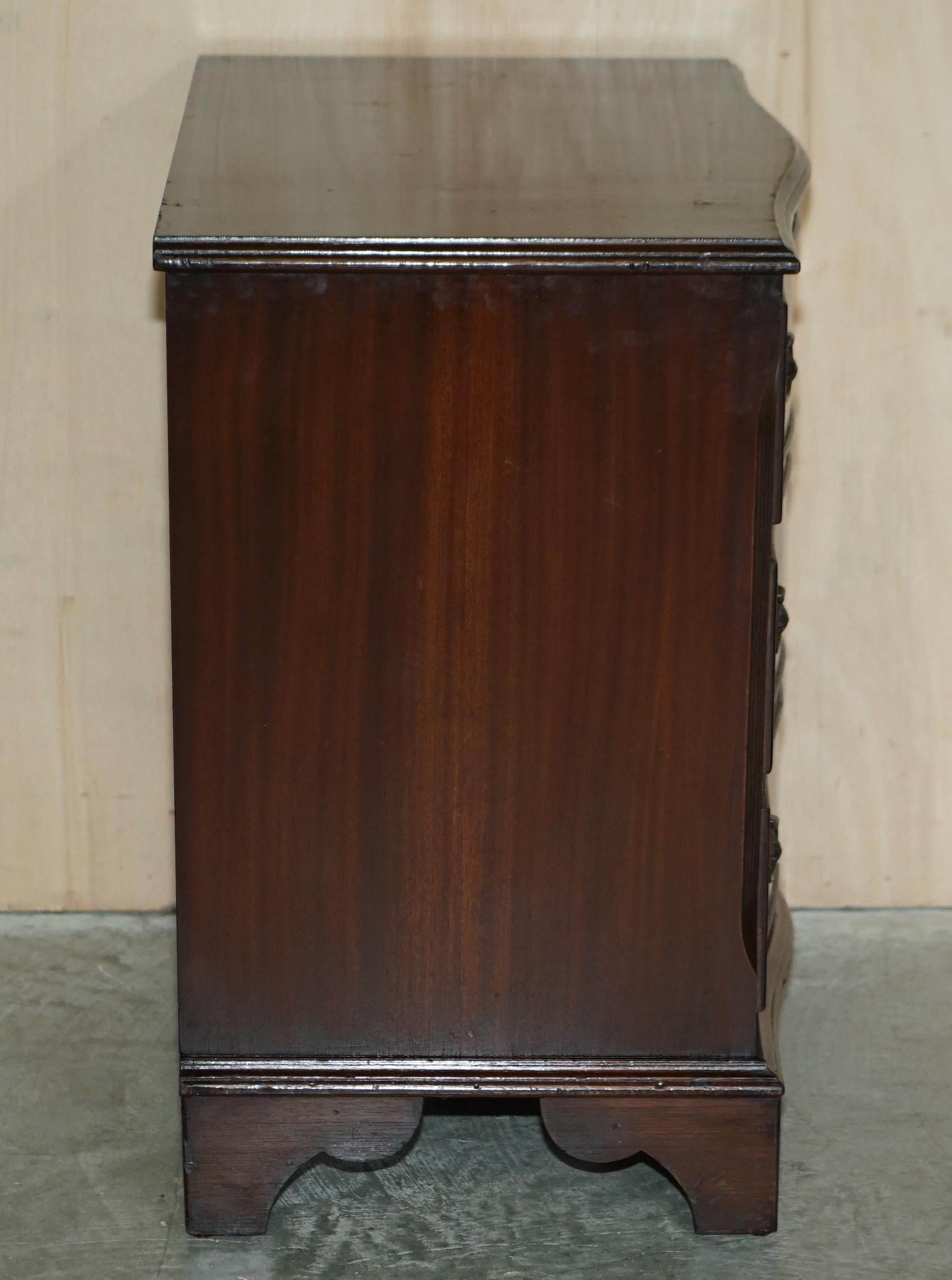Pair of Hardwood Side End Lamp Table Sized Serpentine Fronted Chest of Drawers For Sale 4